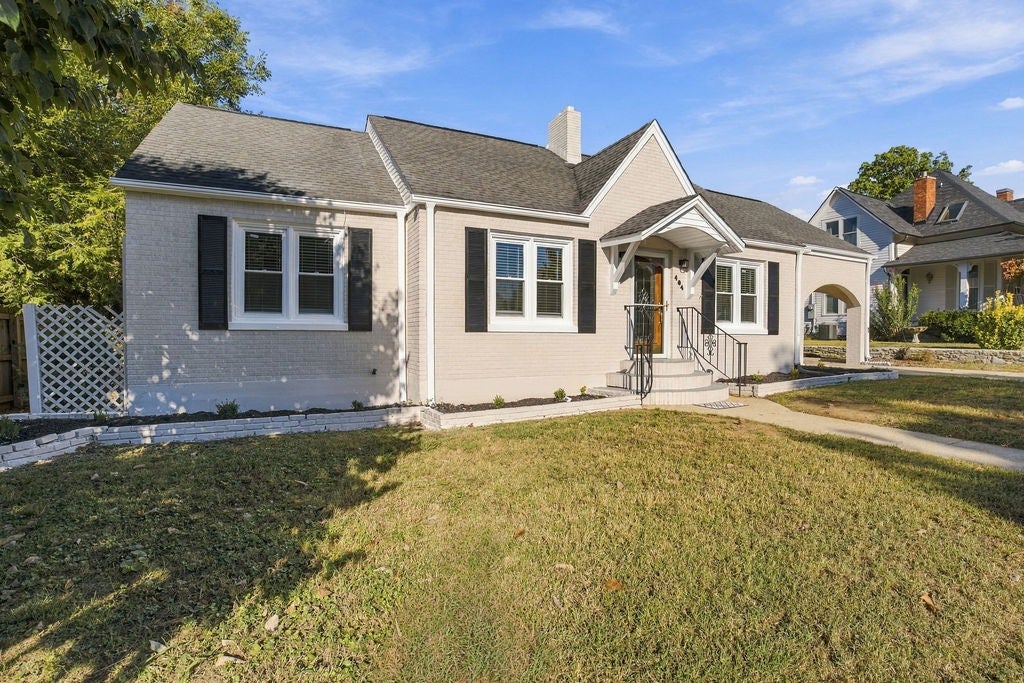 404 2nd Ave