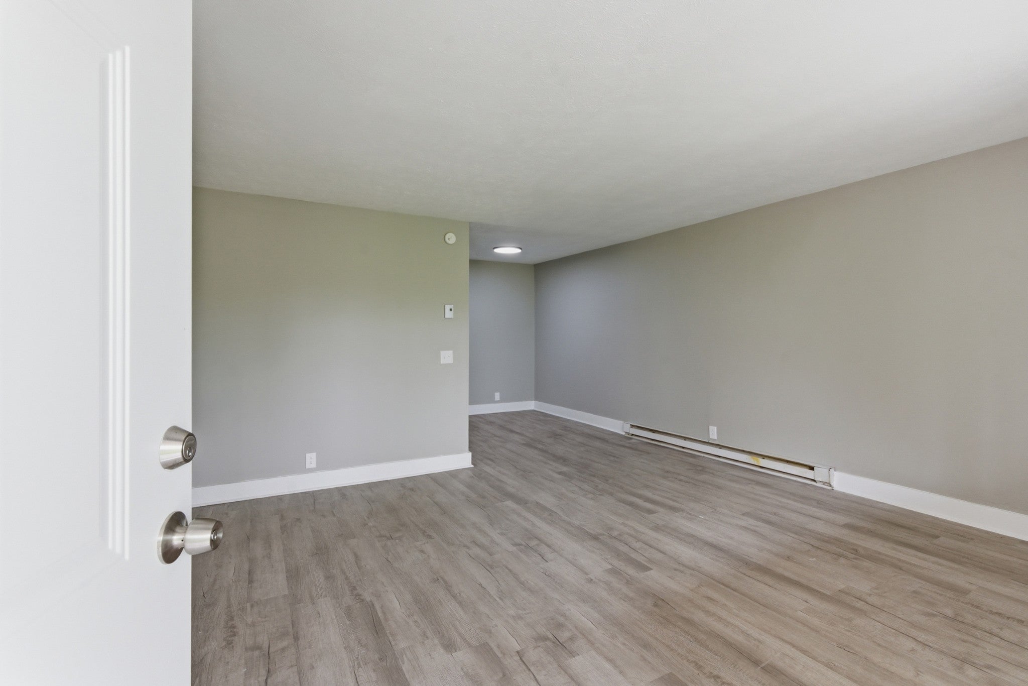 2-bed condo for sale in Nashville, TN 37211, 550 Harding Pl F121 550 Harding Pl F121, Nashville TN 37211 2-bed condo, photo 2 of 19