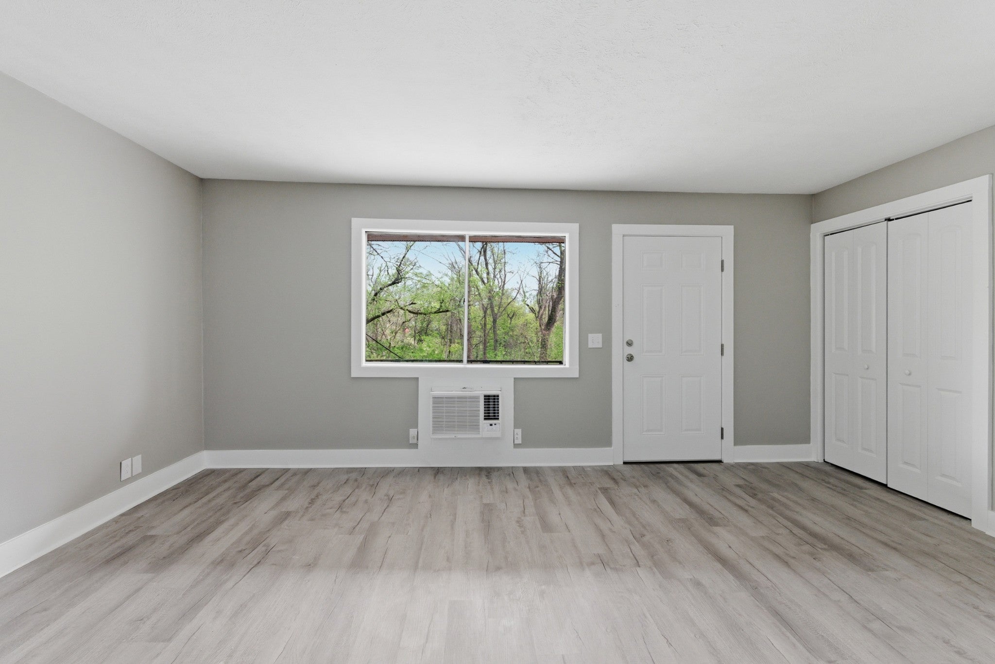 2-bed condo for sale in Nashville, TN 37211, 550 Harding Pl F121 550 Harding Pl F121, Nashville TN 37211 2-bed condo, photo 4 of 19