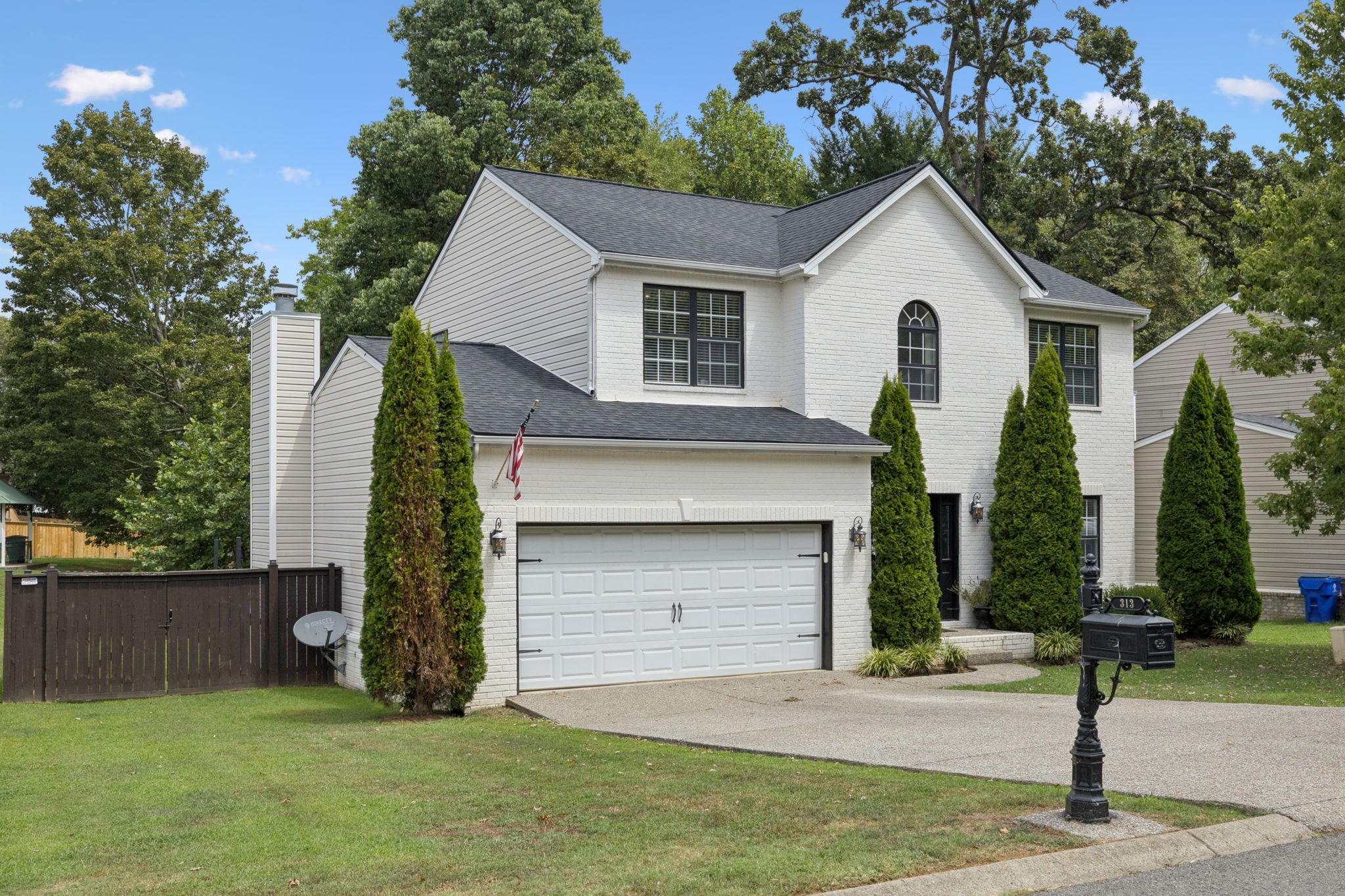 313 Holly Ln