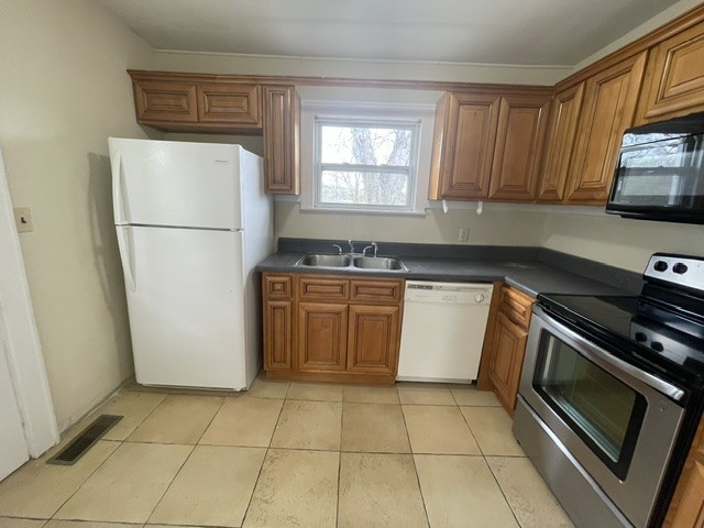 1805 Dimple Ct