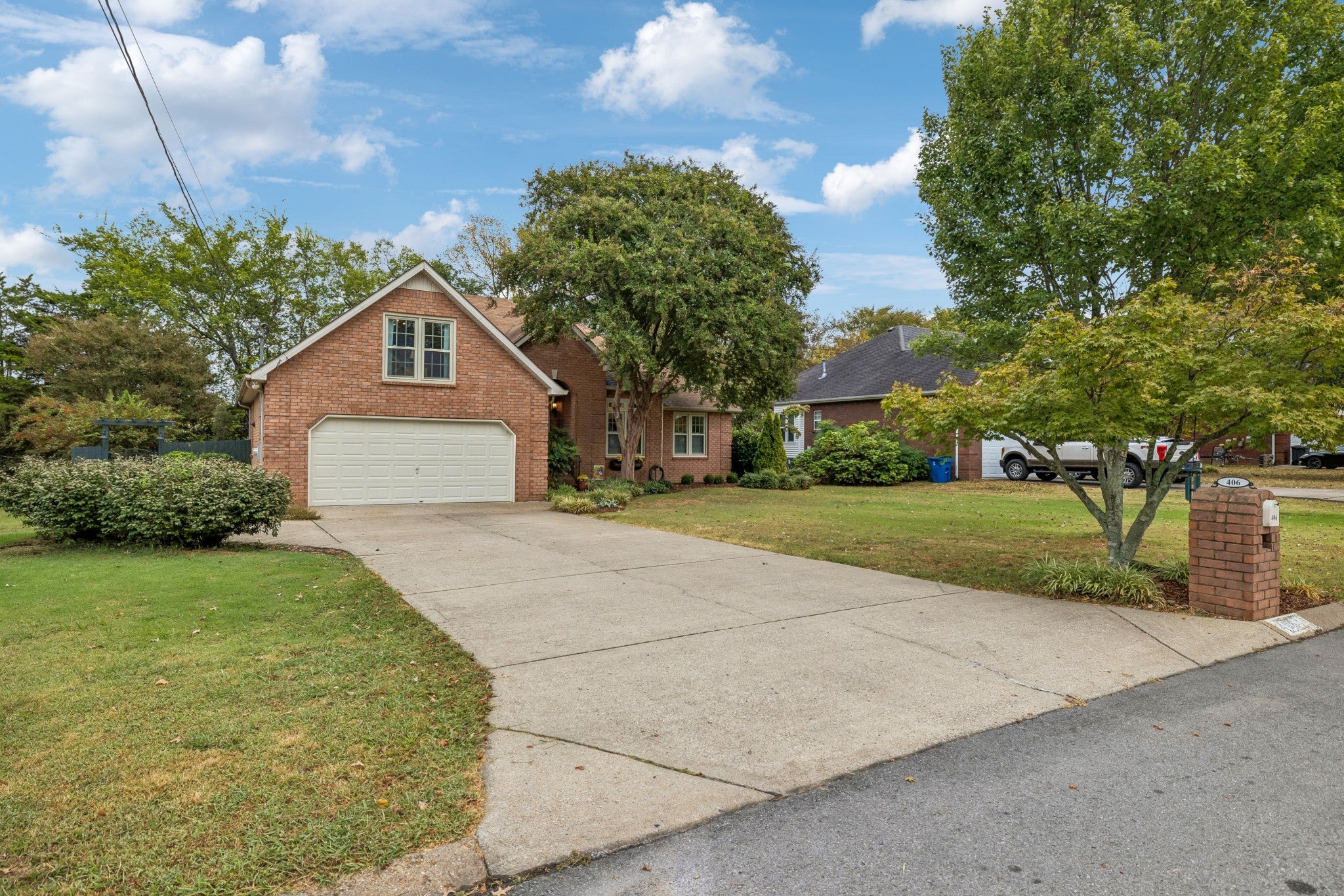 406 Shadowood Dr