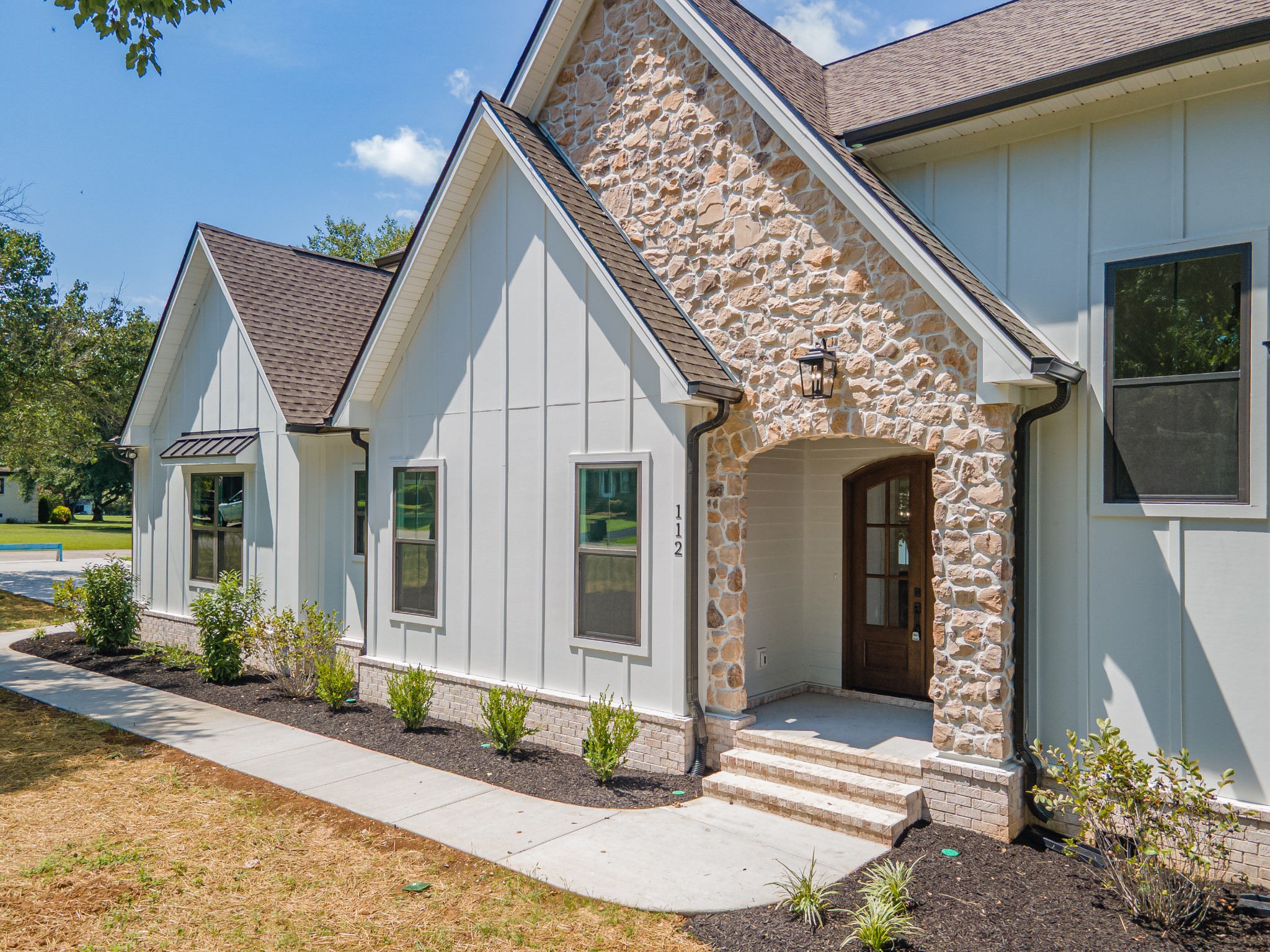 112 Stoneybrook Rd N