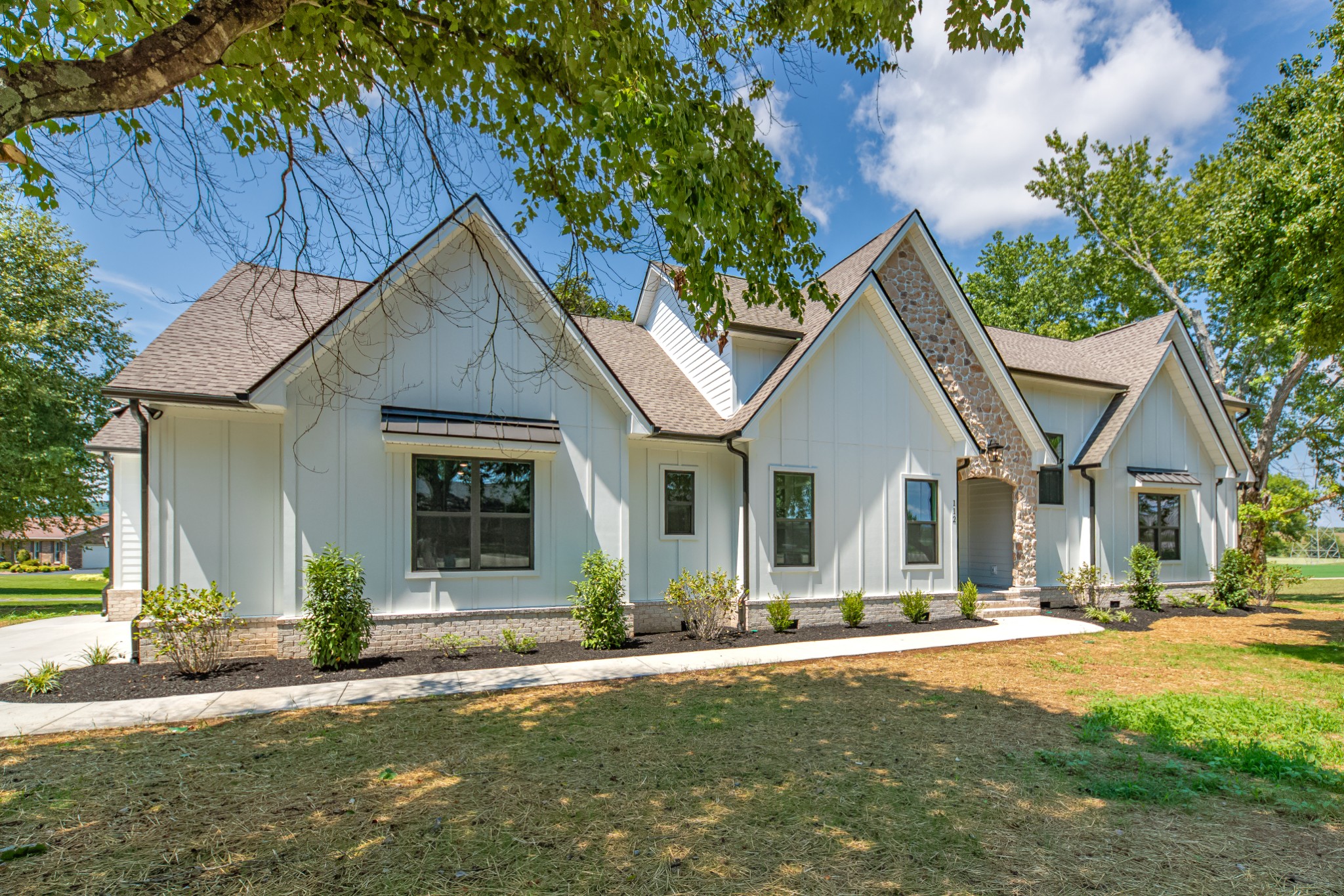 112 Stoneybrook Rd N