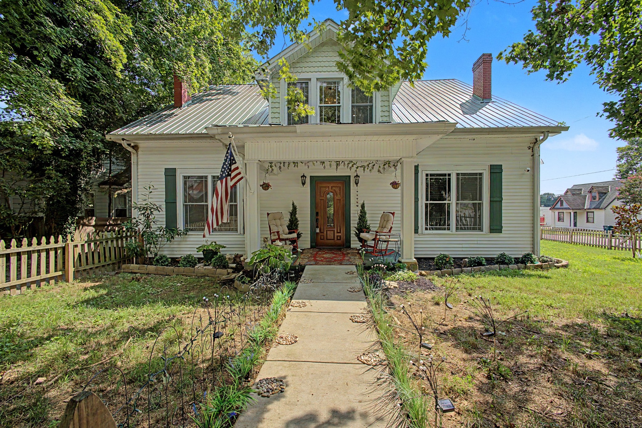 331 W Flower St