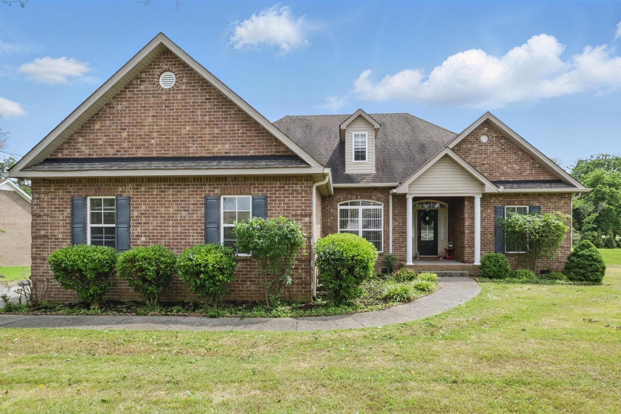 208 Sunnyside Dr