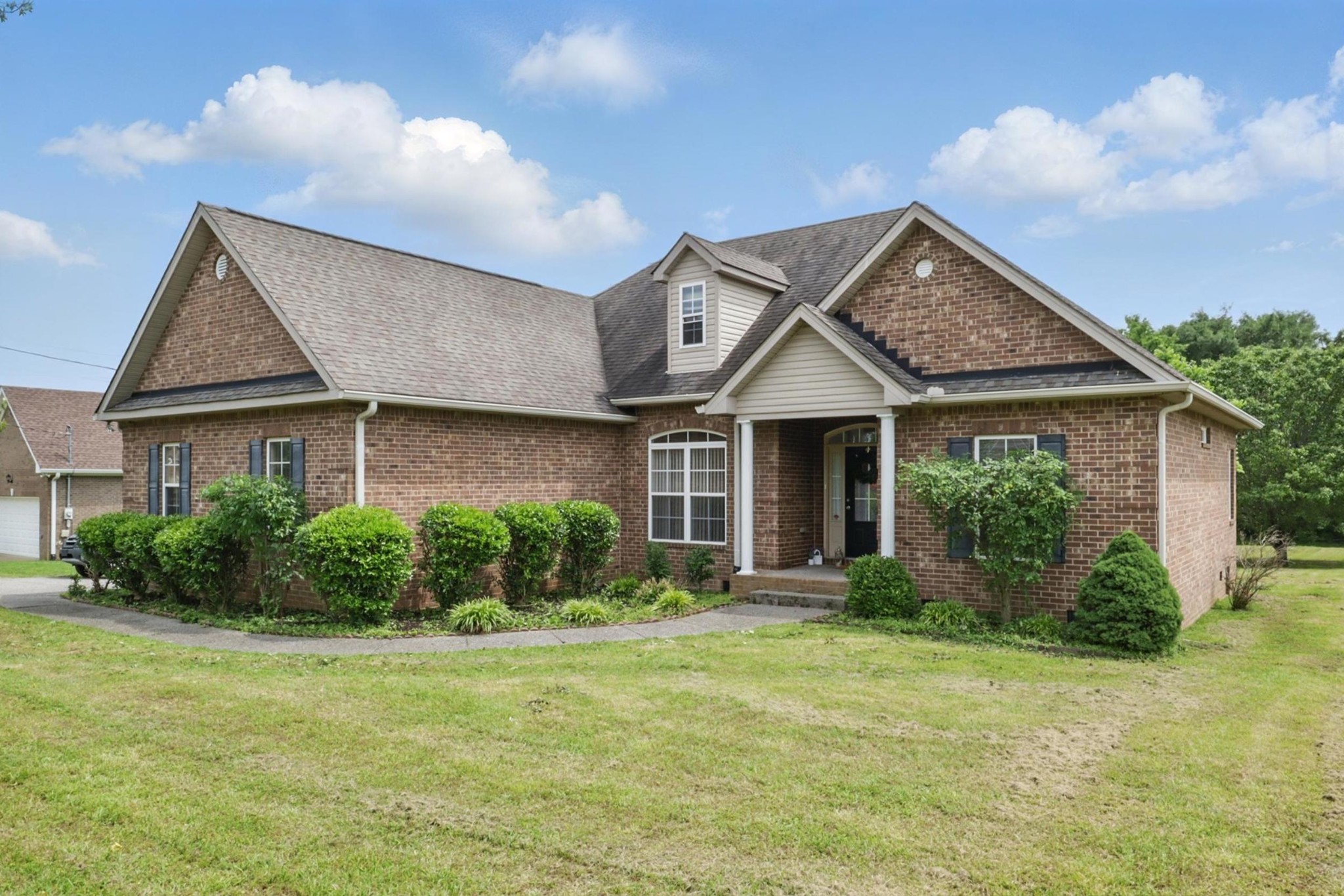 208 Sunnyside Dr
