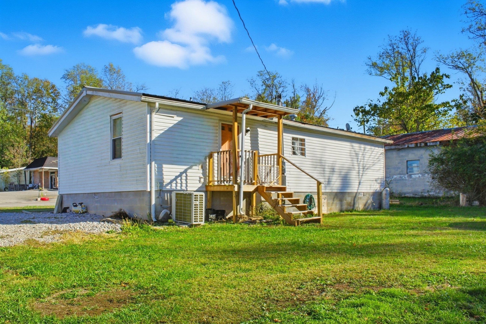 214 S Main St