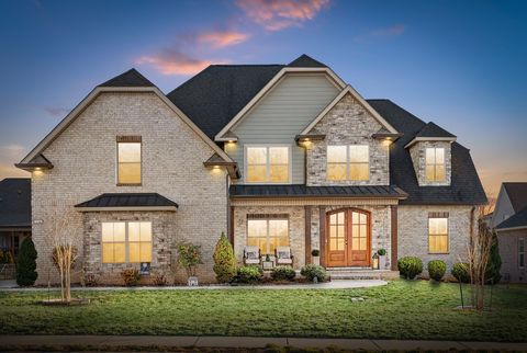 104 Beechcrest Ct Clarksville TN 37043