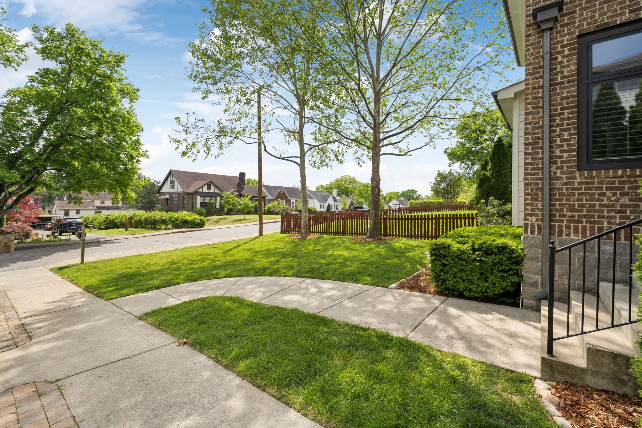 2302 Sunset Pl