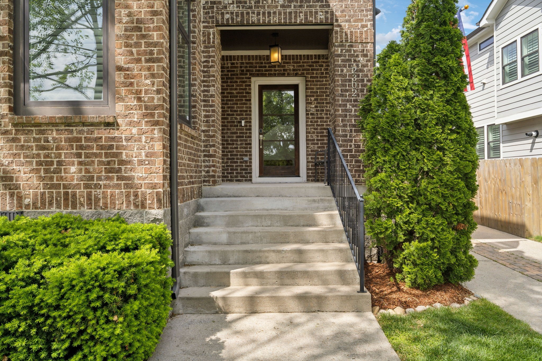 2302 Sunset Pl