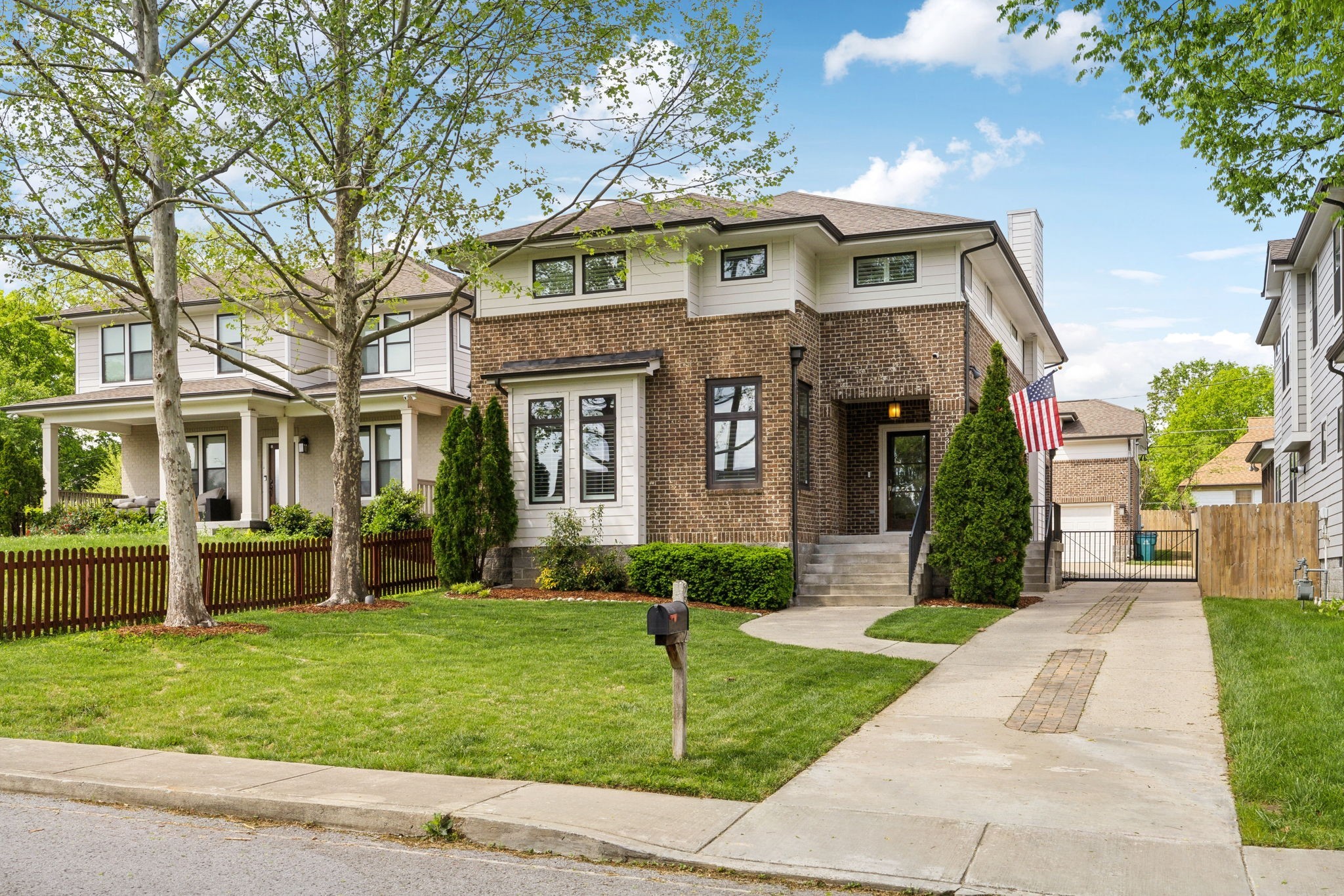 2302 Sunset Pl