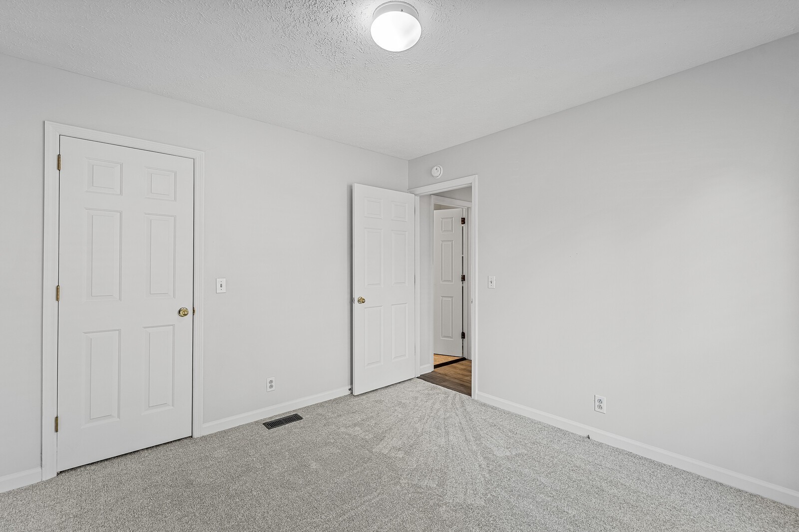 Nashville, Tennessee 37211, United States, 3 Bedrooms Bedrooms, ,2 BathroomsBathrooms,Residential,Active,255010