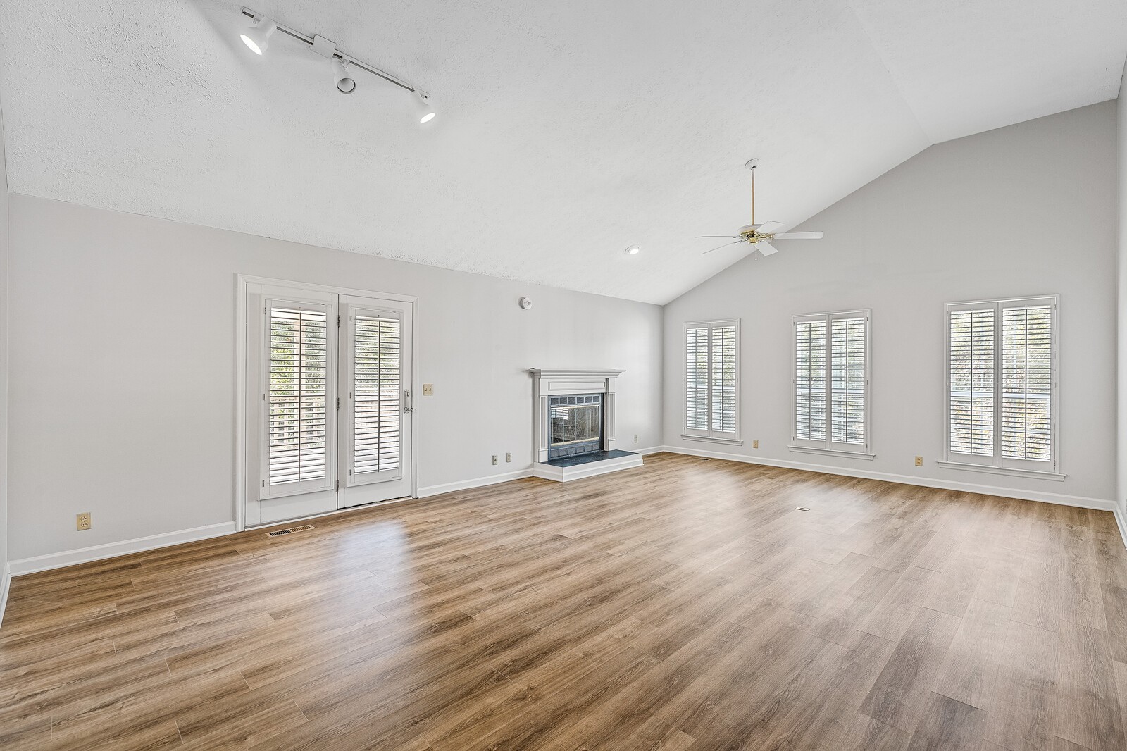 Nashville, Tennessee 37211, United States, 3 Bedrooms Bedrooms, ,2 BathroomsBathrooms,Residential,Active,255010