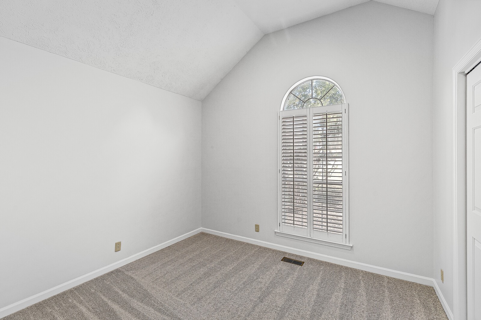 Nashville, Tennessee 37211, United States, 3 Bedrooms Bedrooms, ,2 BathroomsBathrooms,Residential,Active,255010