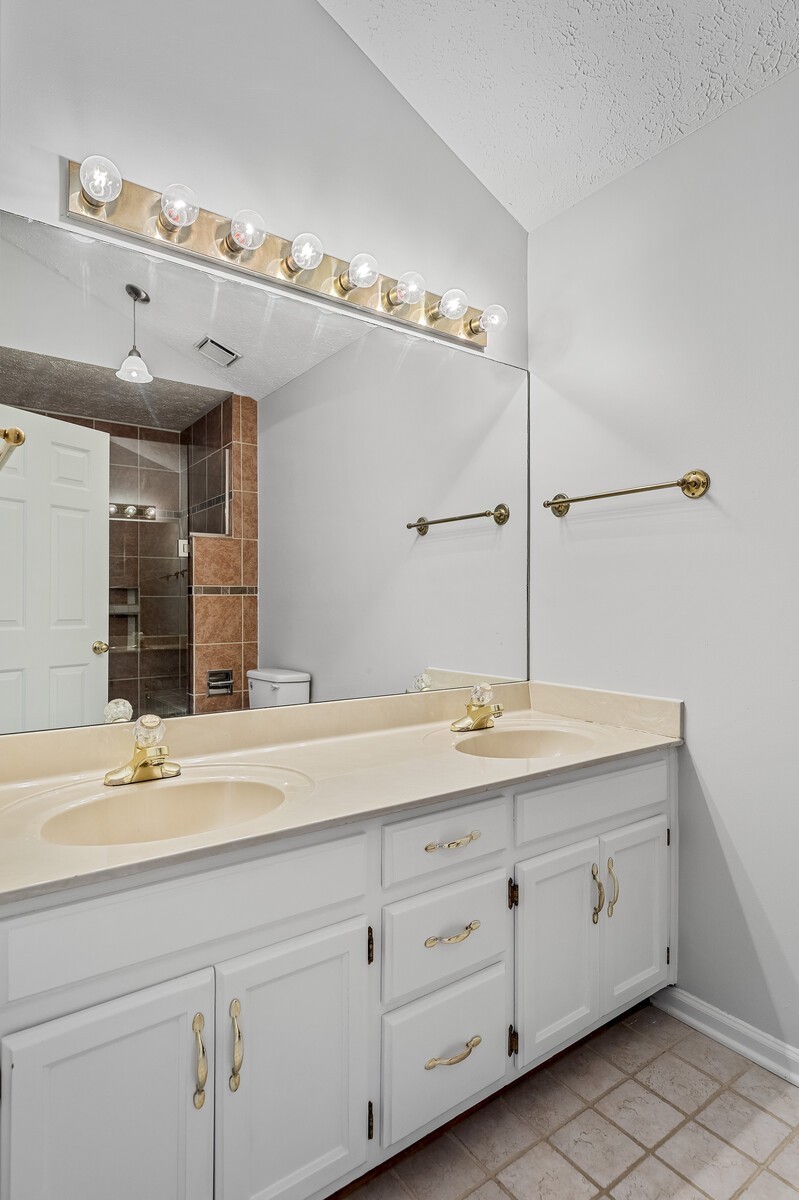 Nashville, Tennessee 37211, United States, 3 Bedrooms Bedrooms, ,2 BathroomsBathrooms,Residential,Active,255010