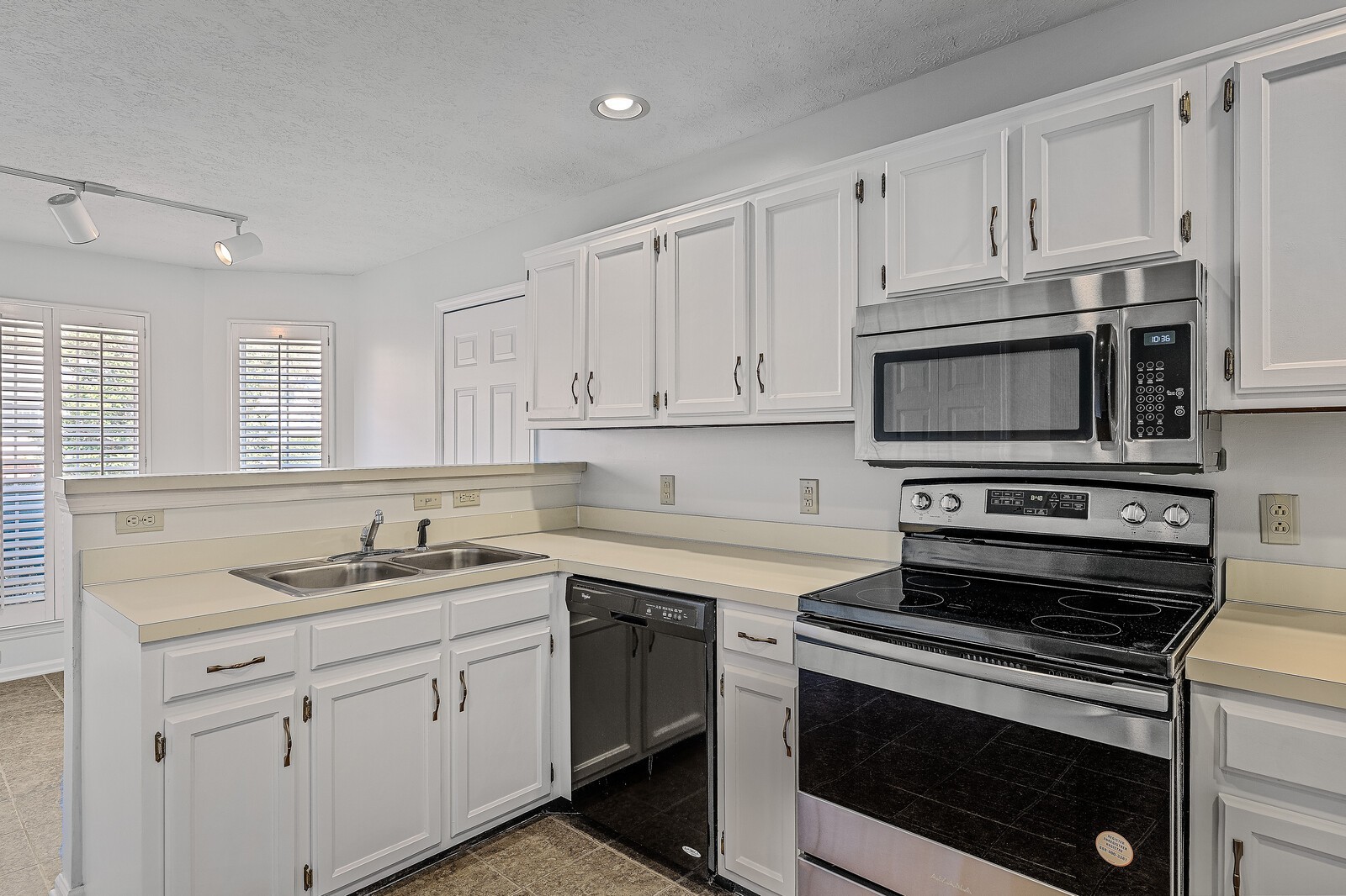 Nashville, Tennessee 37211, United States, 3 Bedrooms Bedrooms, ,2 BathroomsBathrooms,Residential,Active,255010