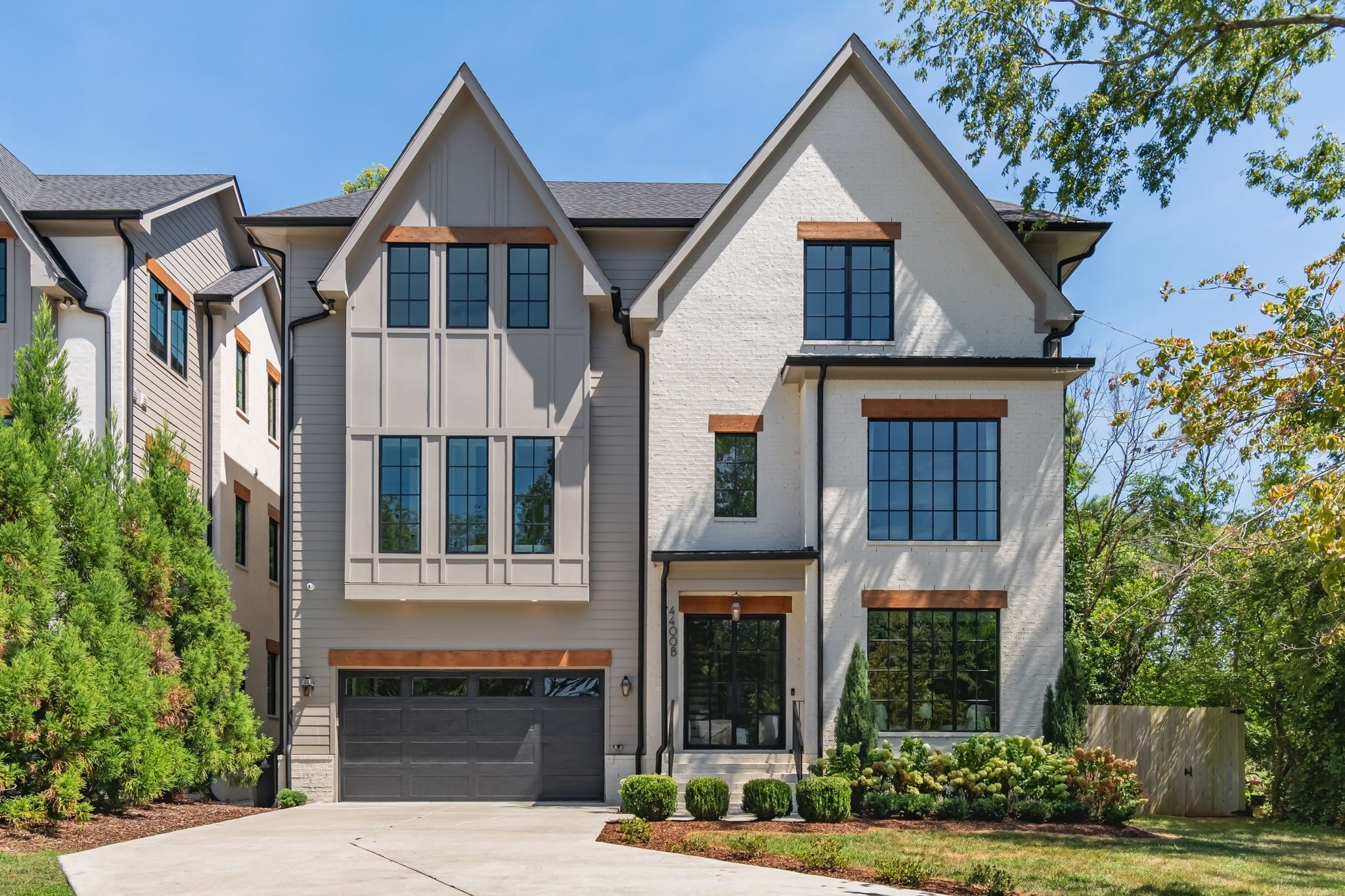 5-bed listing at 4400b Lealand Ln, Nashville