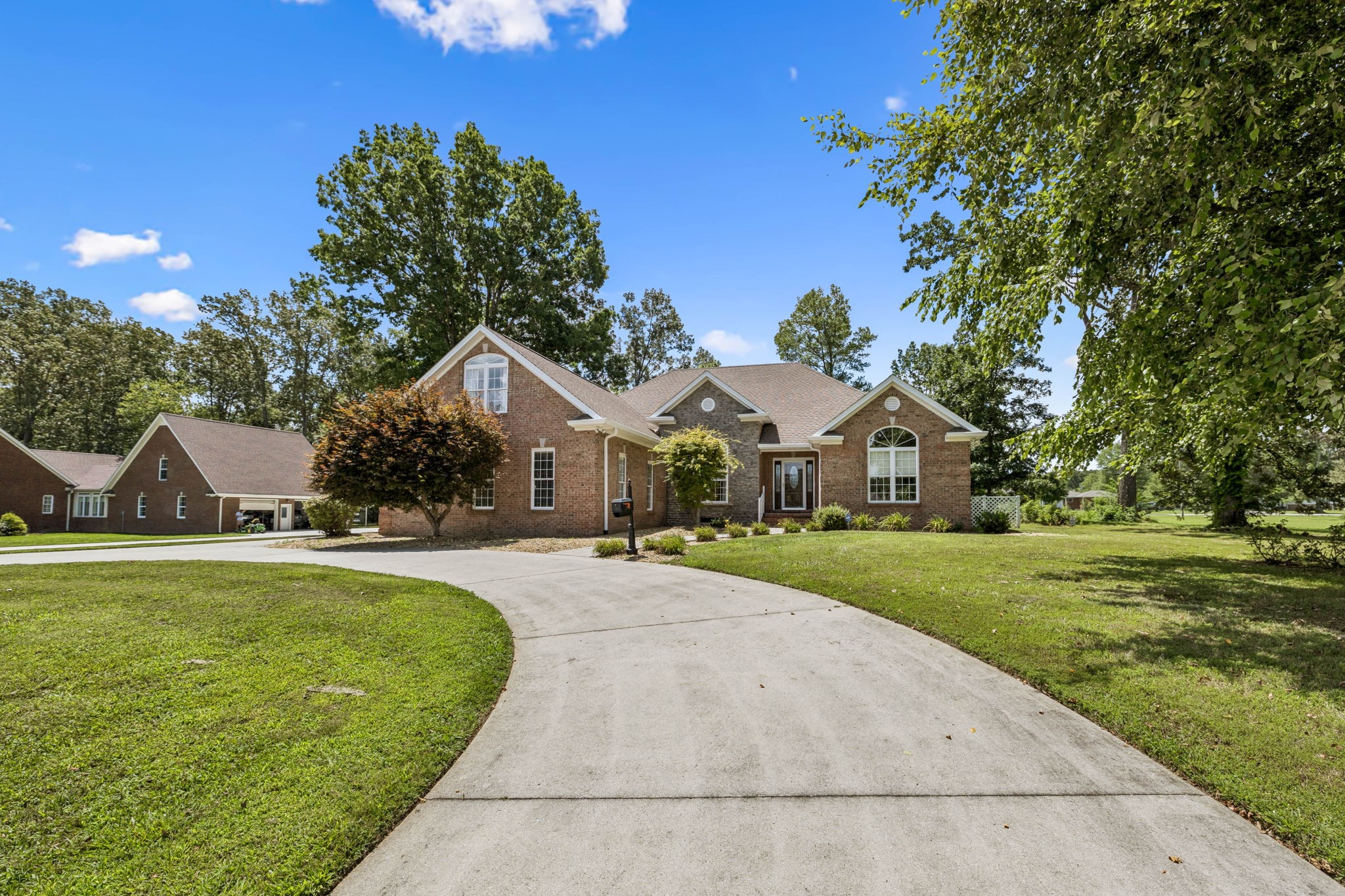 142 Heritage Cir