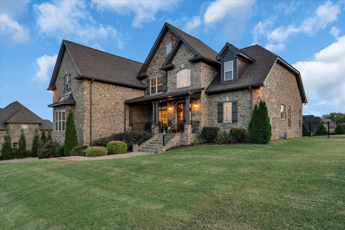 27 Morgan Ln