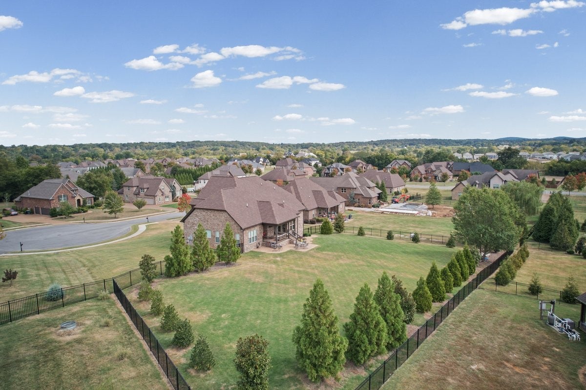 27 Morgan Ln
