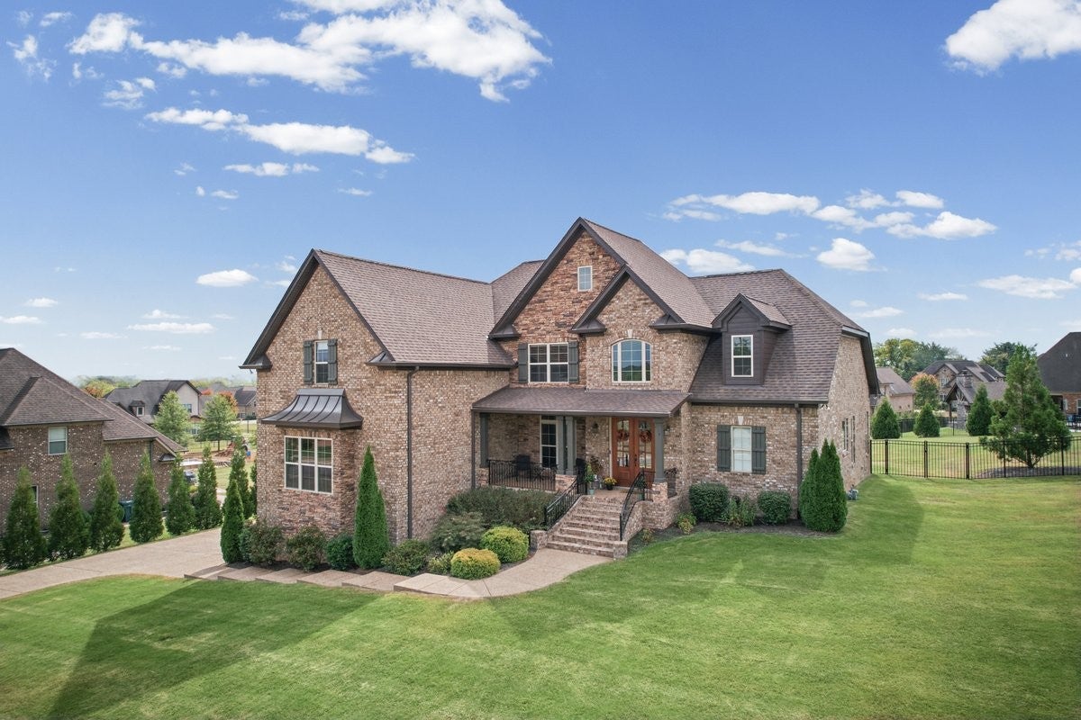 27 Morgan Ln