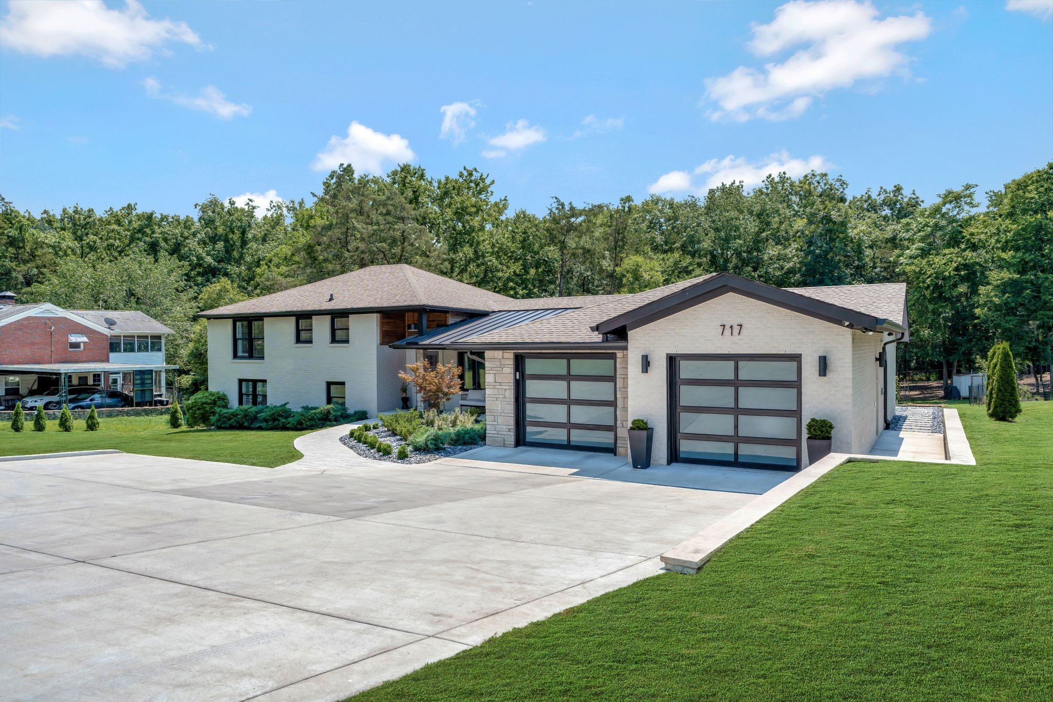 717 Starlit Rd