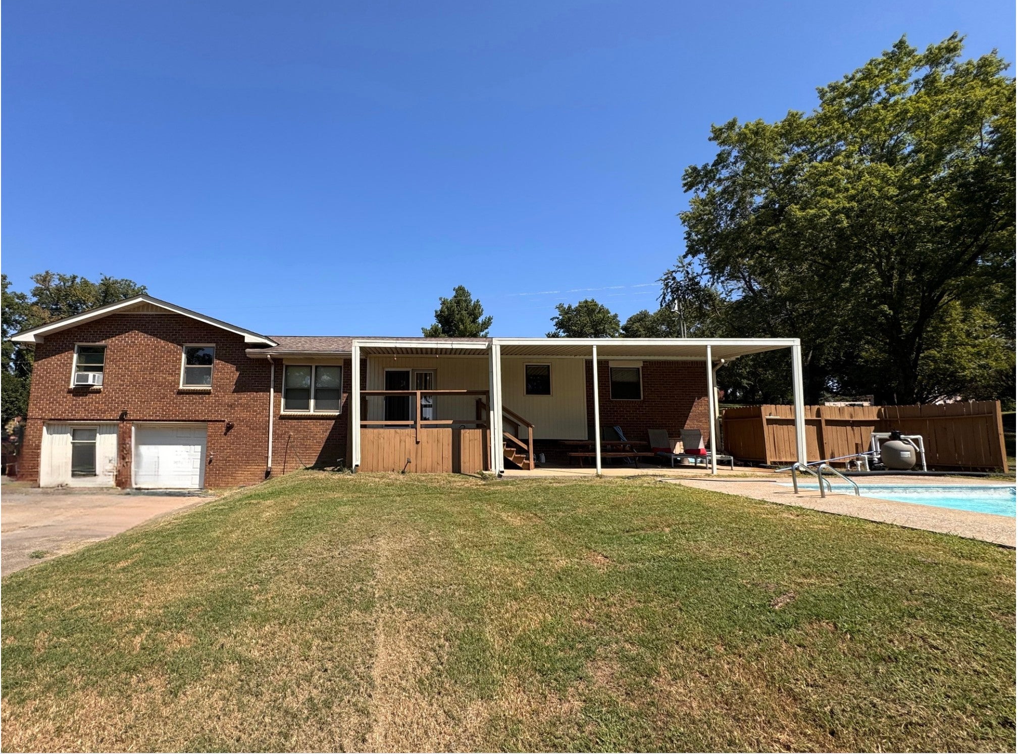 215 River Dr