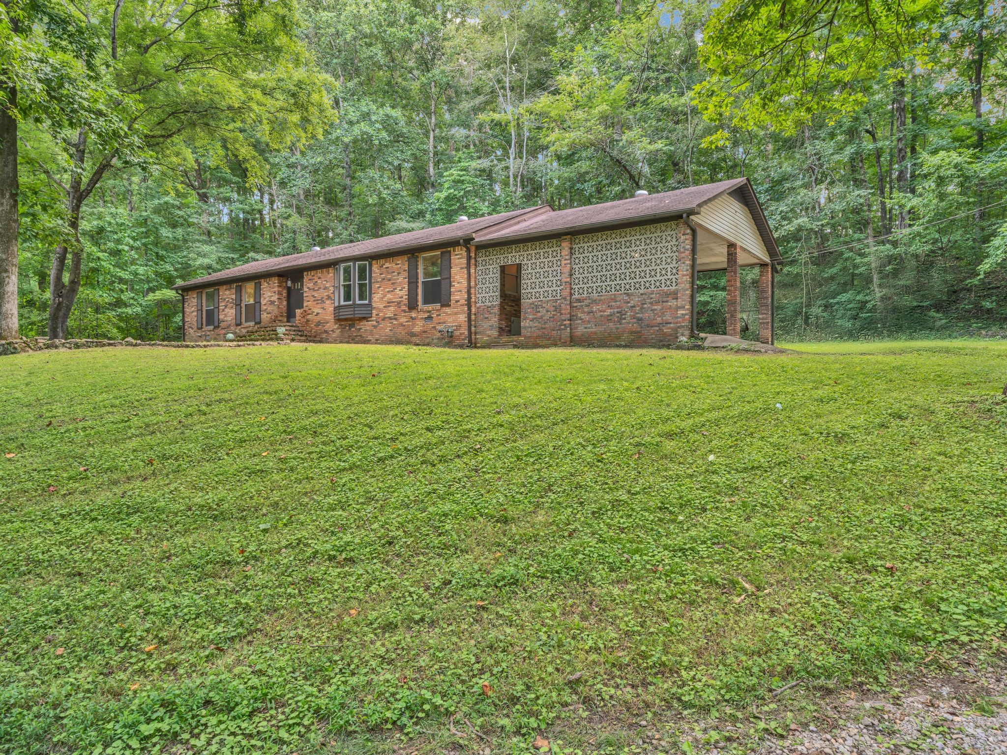 90 Oak Hollow Dr