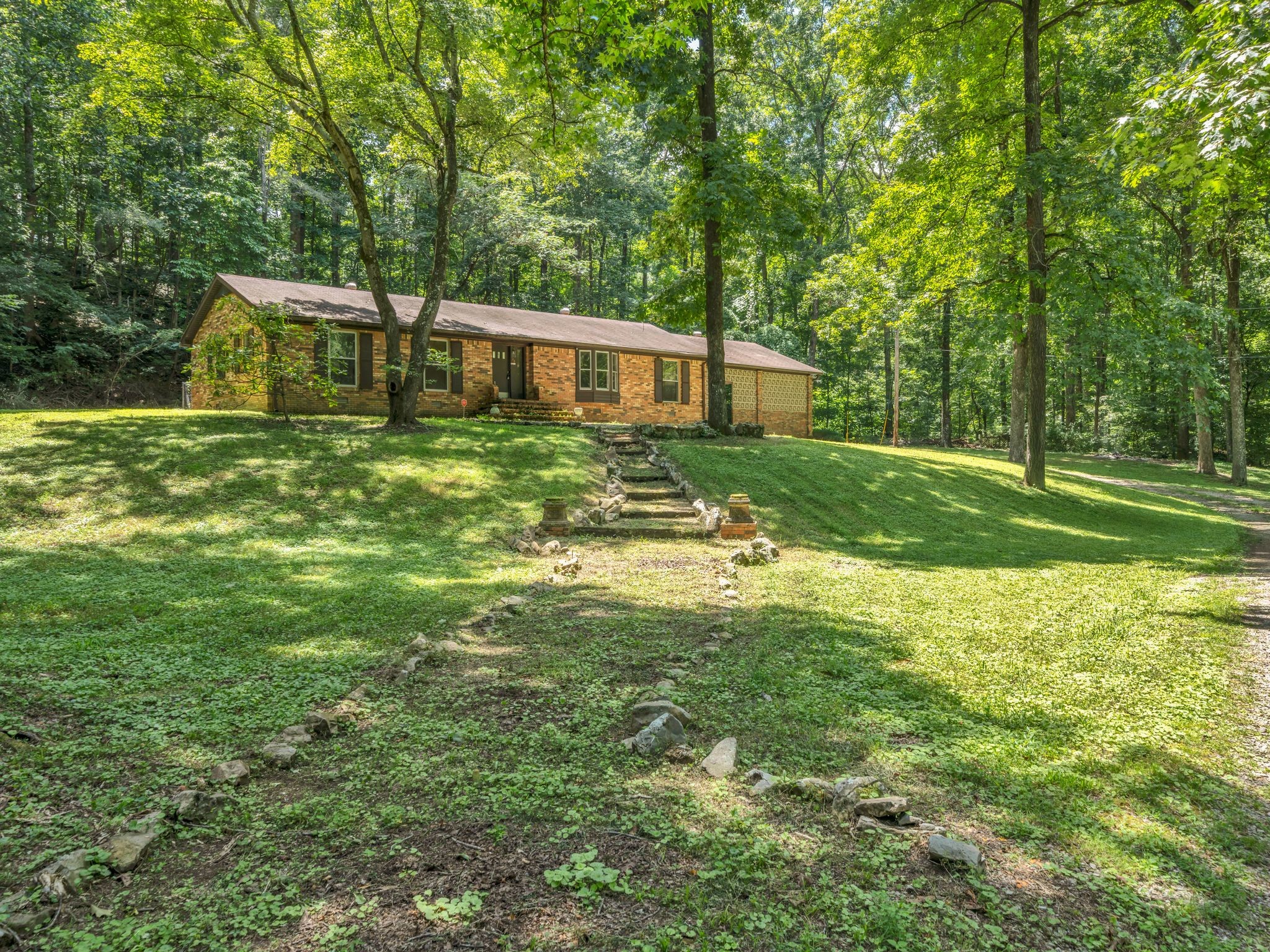 90 Oak Hollow Dr