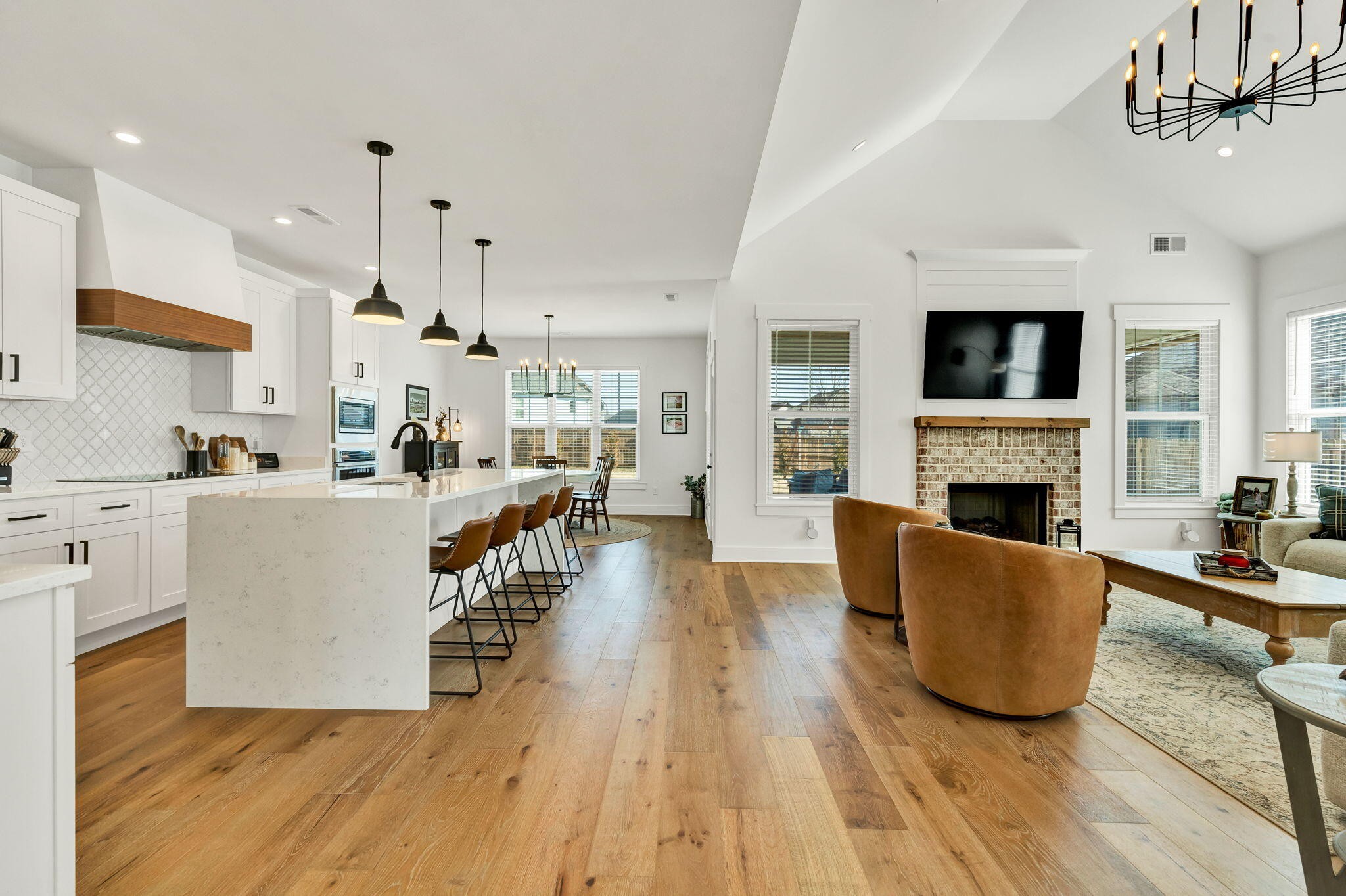 157 White Tail Lane NW