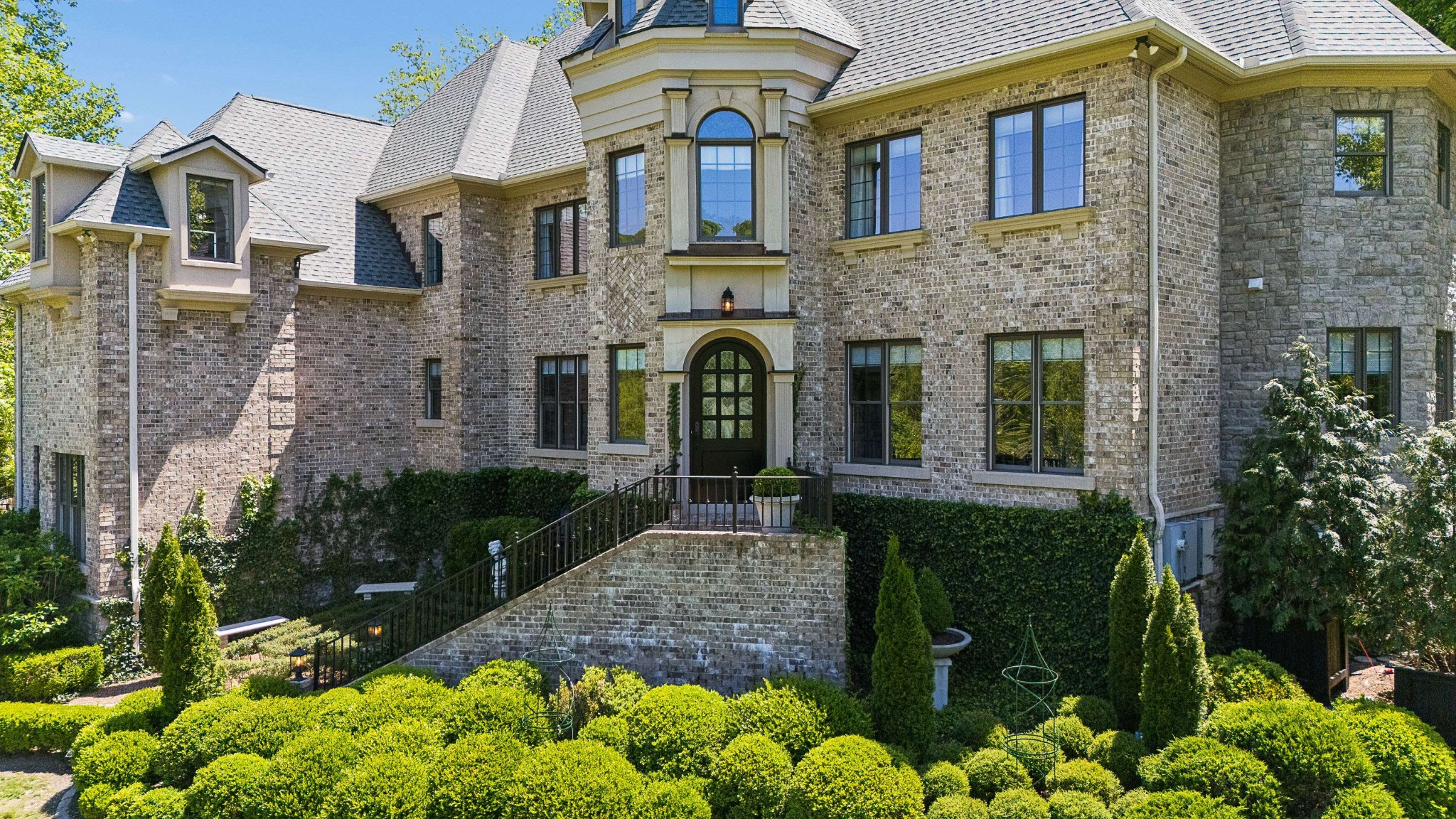 1060 Natchez Valley Ln