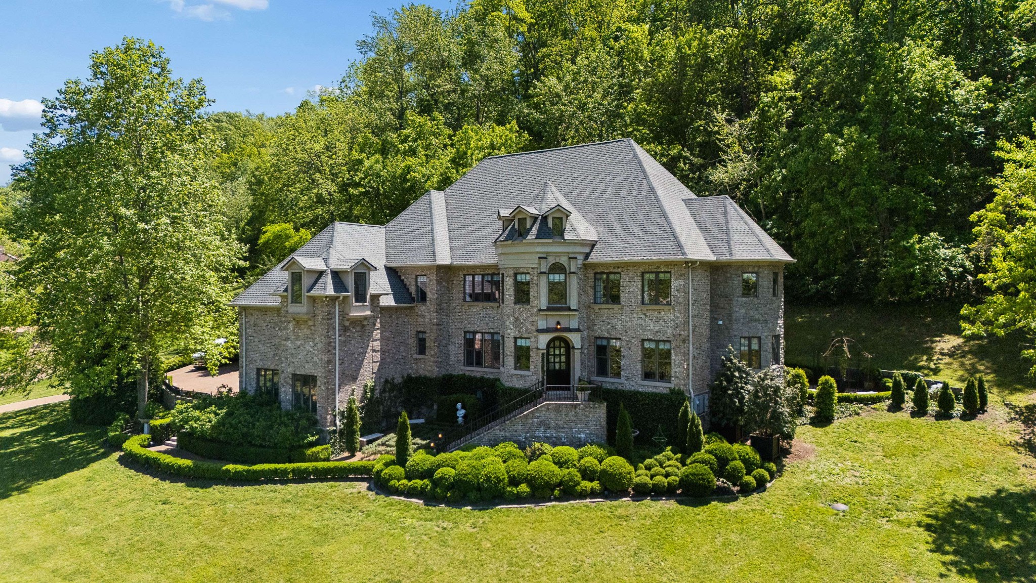 1060 Natchez Valley Ln