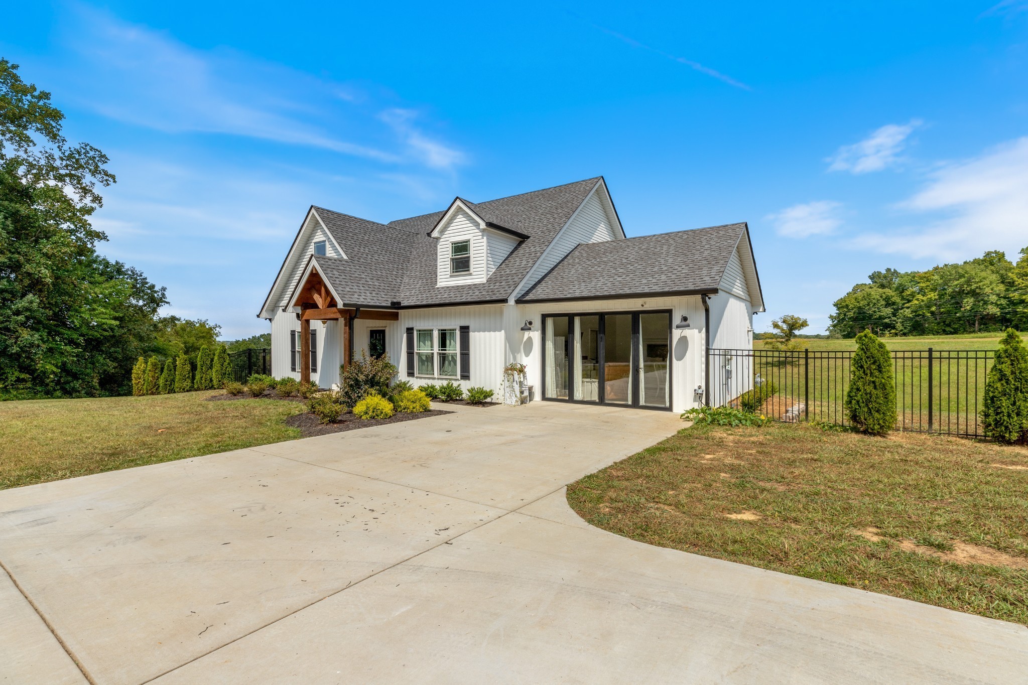 1020 Loggins Rd