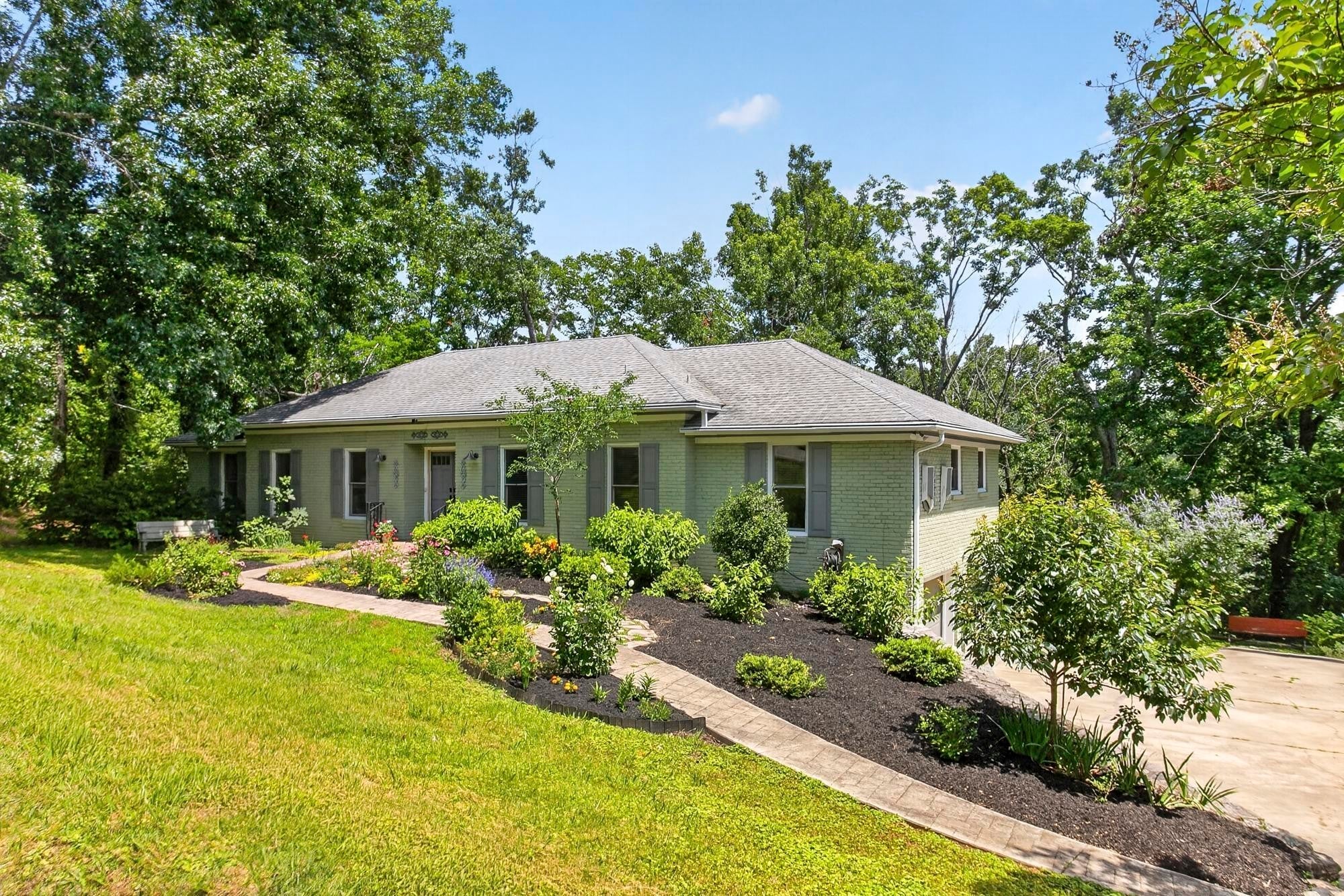 4-bed listing at 1234 Jefferson Davis Dr, Brentwood