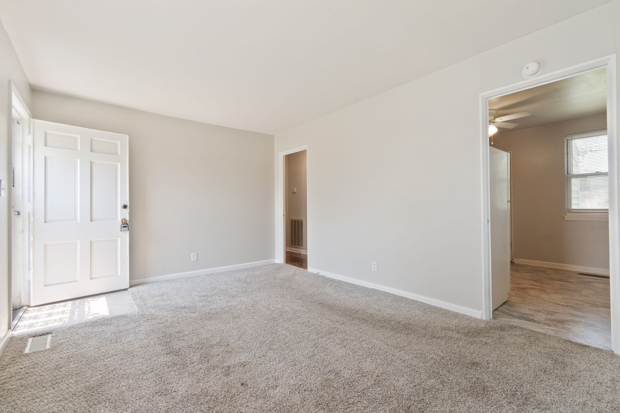 5914 Carl Pl