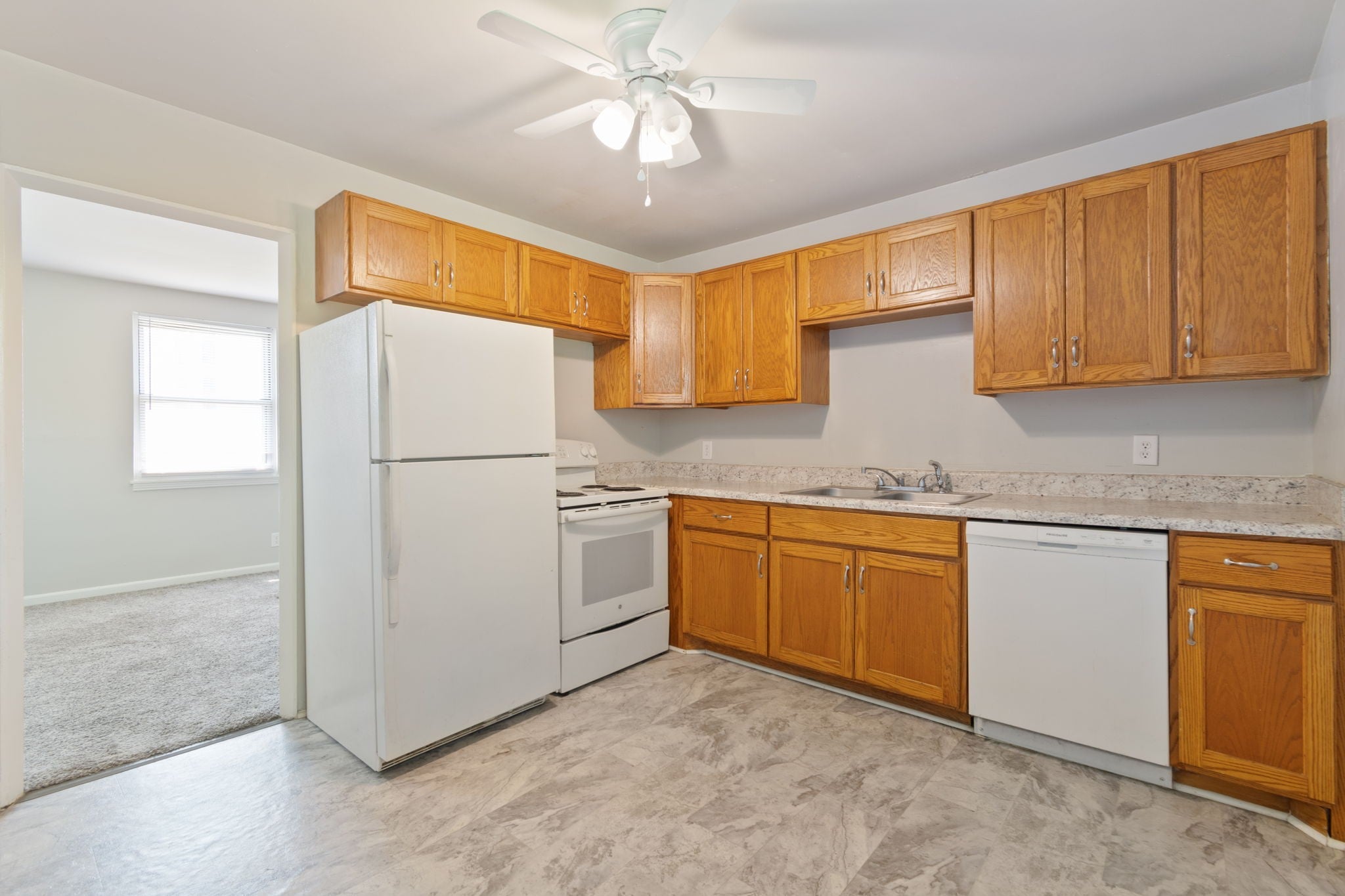 5914 Carl Pl