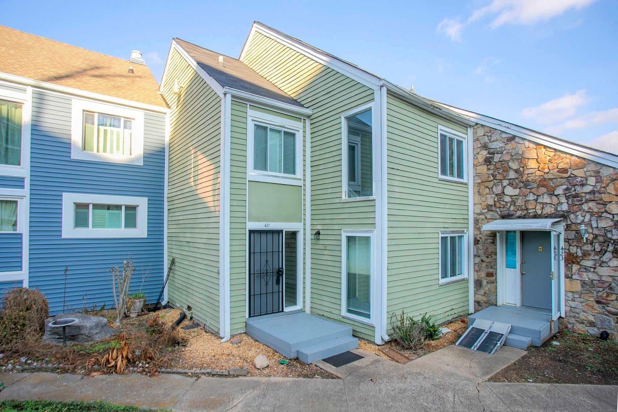 4.0-bed rental at 421 Raintree Pl