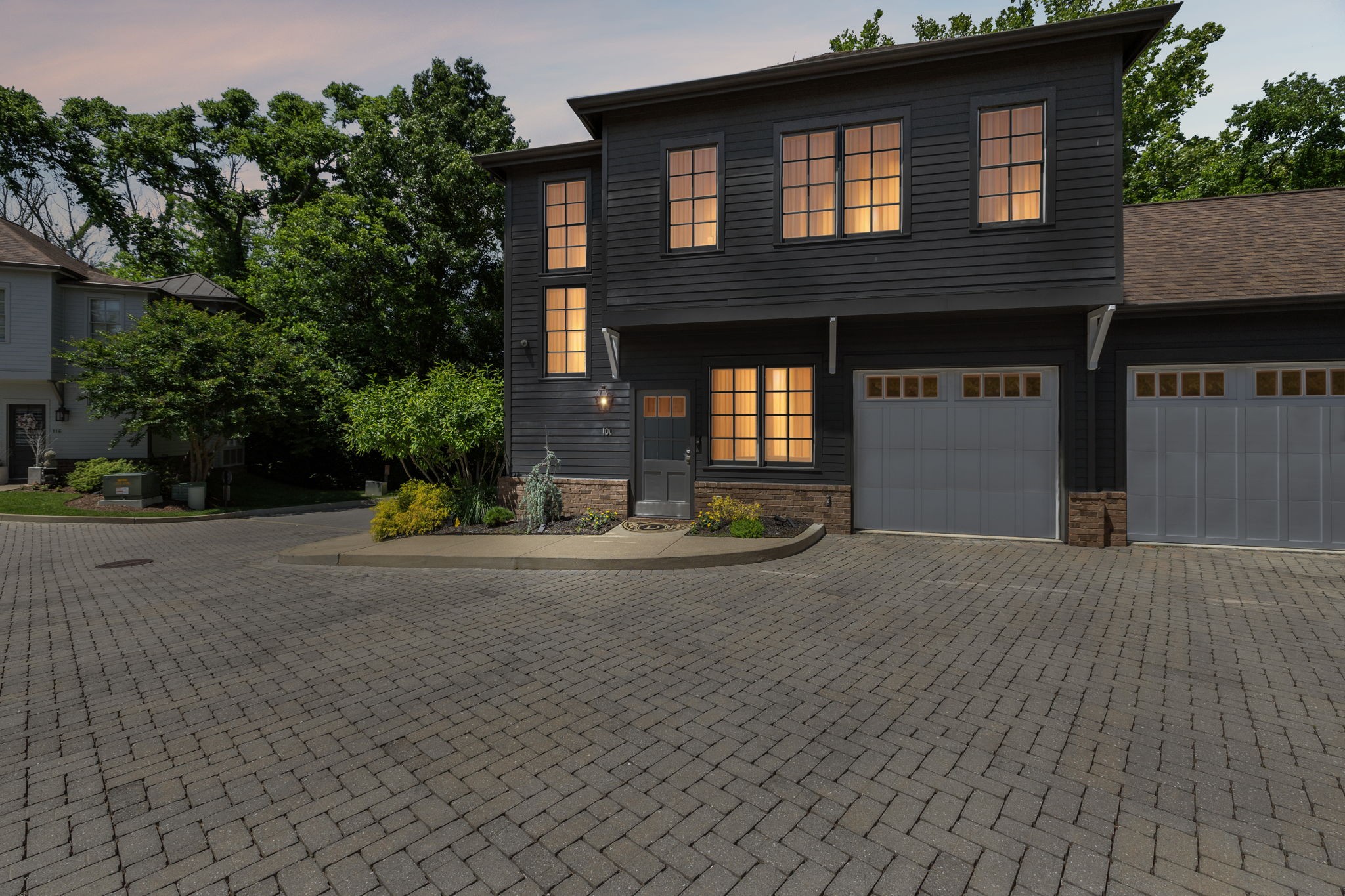 100 Cottage Ln