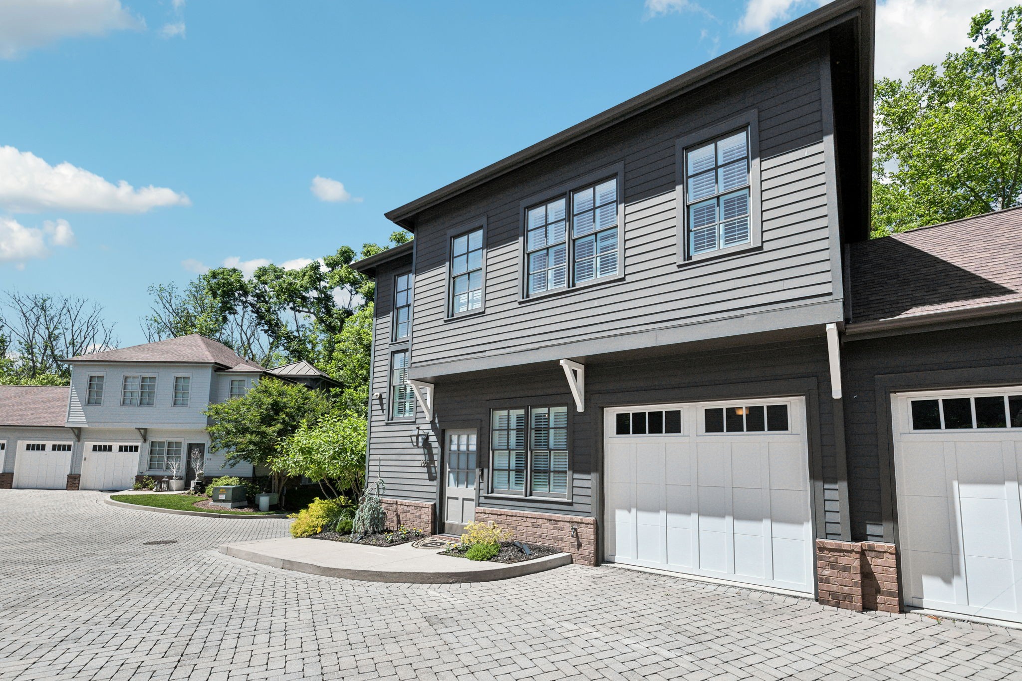 100 Cottage Ln