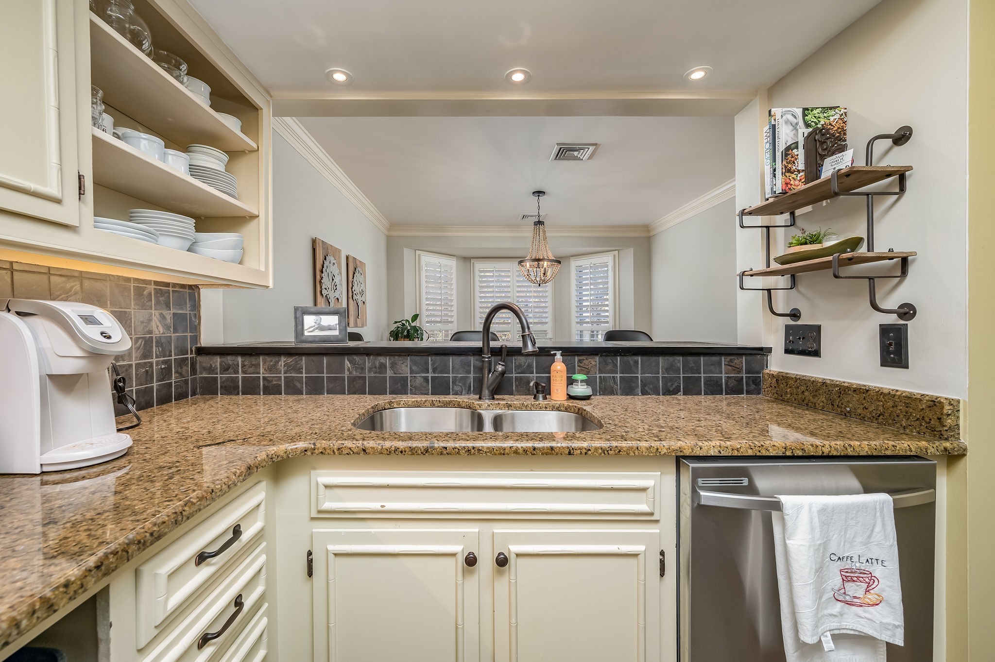 Nashville, Tennessee 37205, United States, 3 Bedrooms Bedrooms, ,3 BathroomsBathrooms,Residential,Active,6569