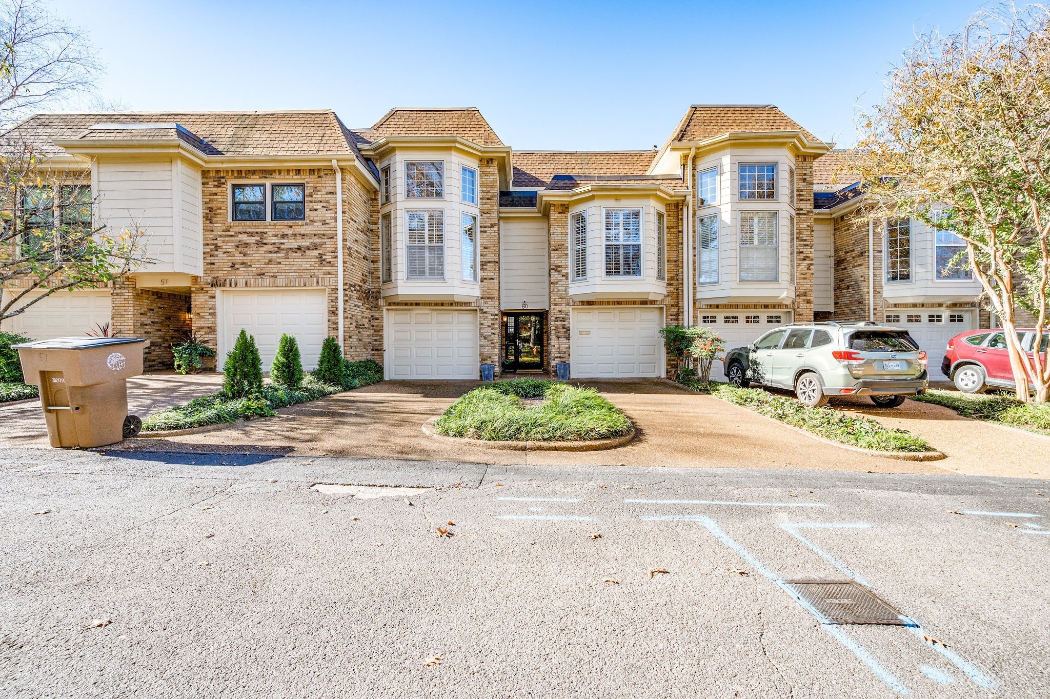 Nashville, Tennessee 37205, United States, 3 Bedrooms Bedrooms, ,3 BathroomsBathrooms,Residential,Active,6569