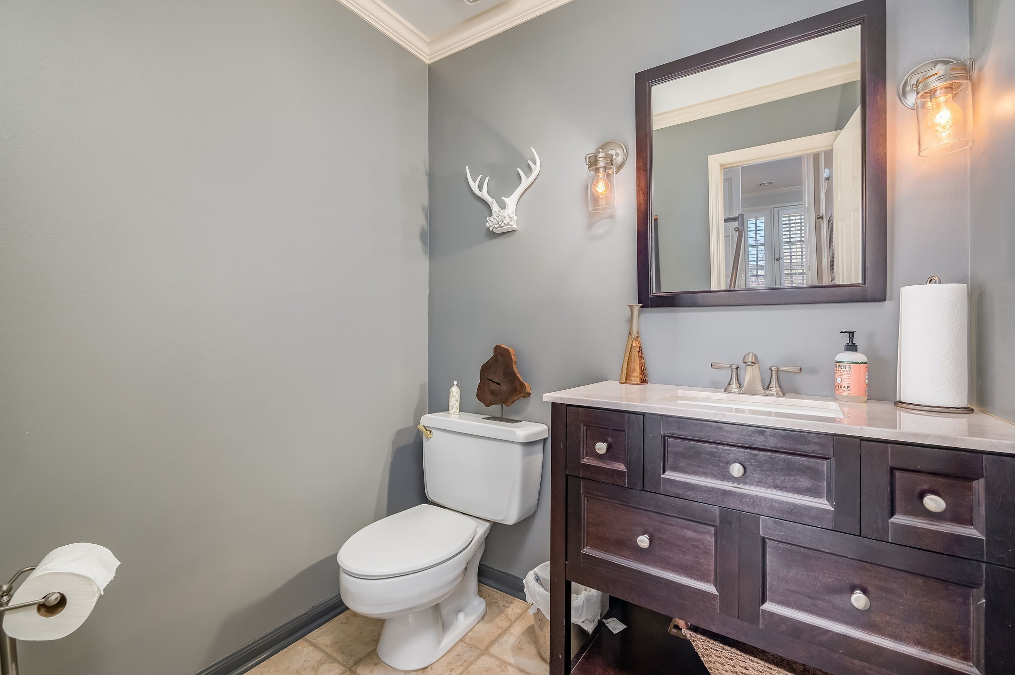 Nashville, Tennessee 37205, United States, 3 Bedrooms Bedrooms, ,3 BathroomsBathrooms,Residential,Active,6569