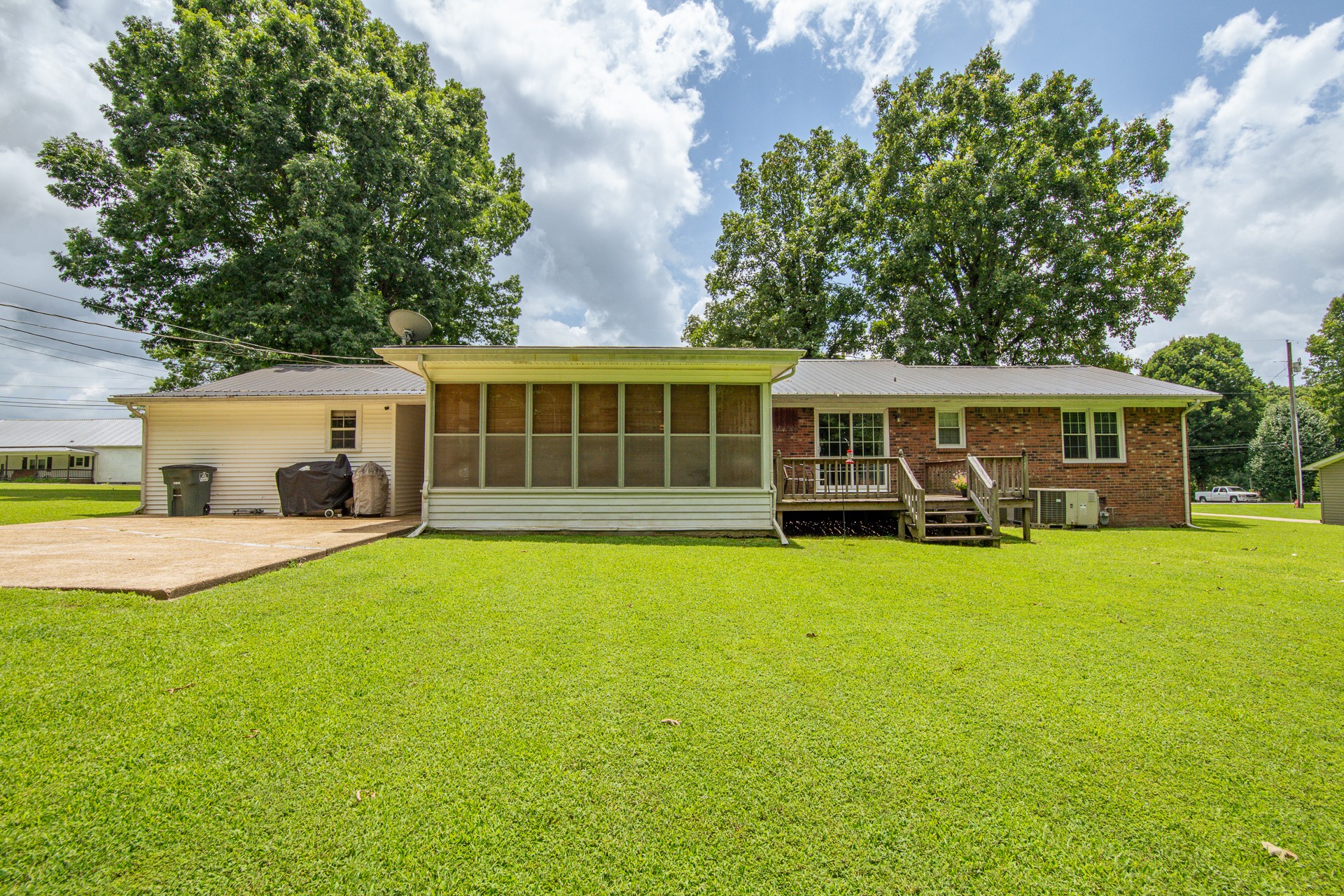 106 W Ryan St