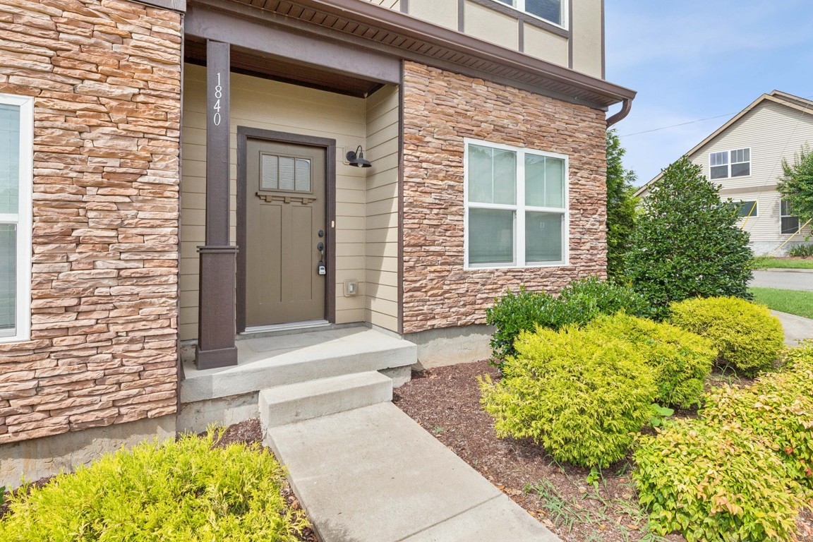 1840 Isabelle Ct