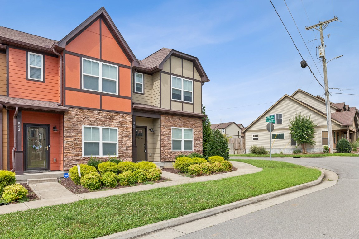 1840 Isabelle Ct