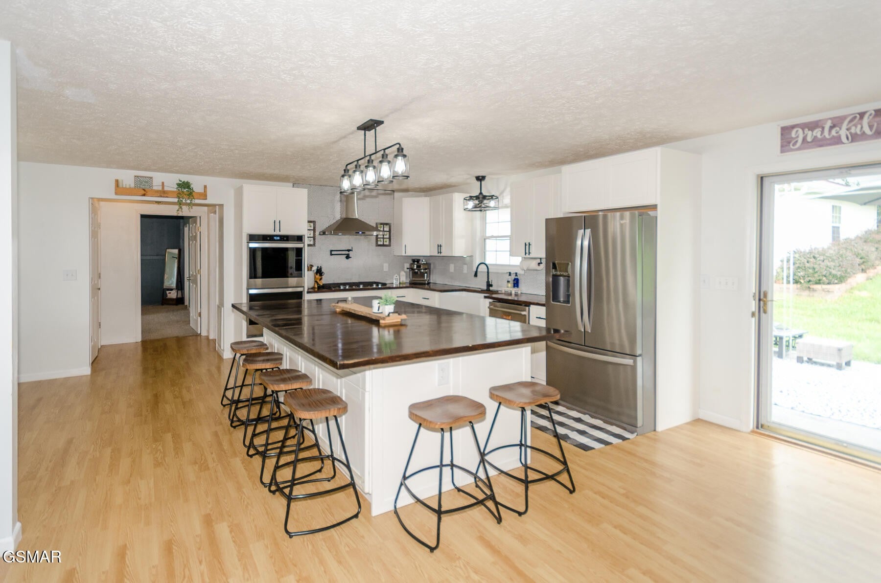 4580 Lakeshore Drive