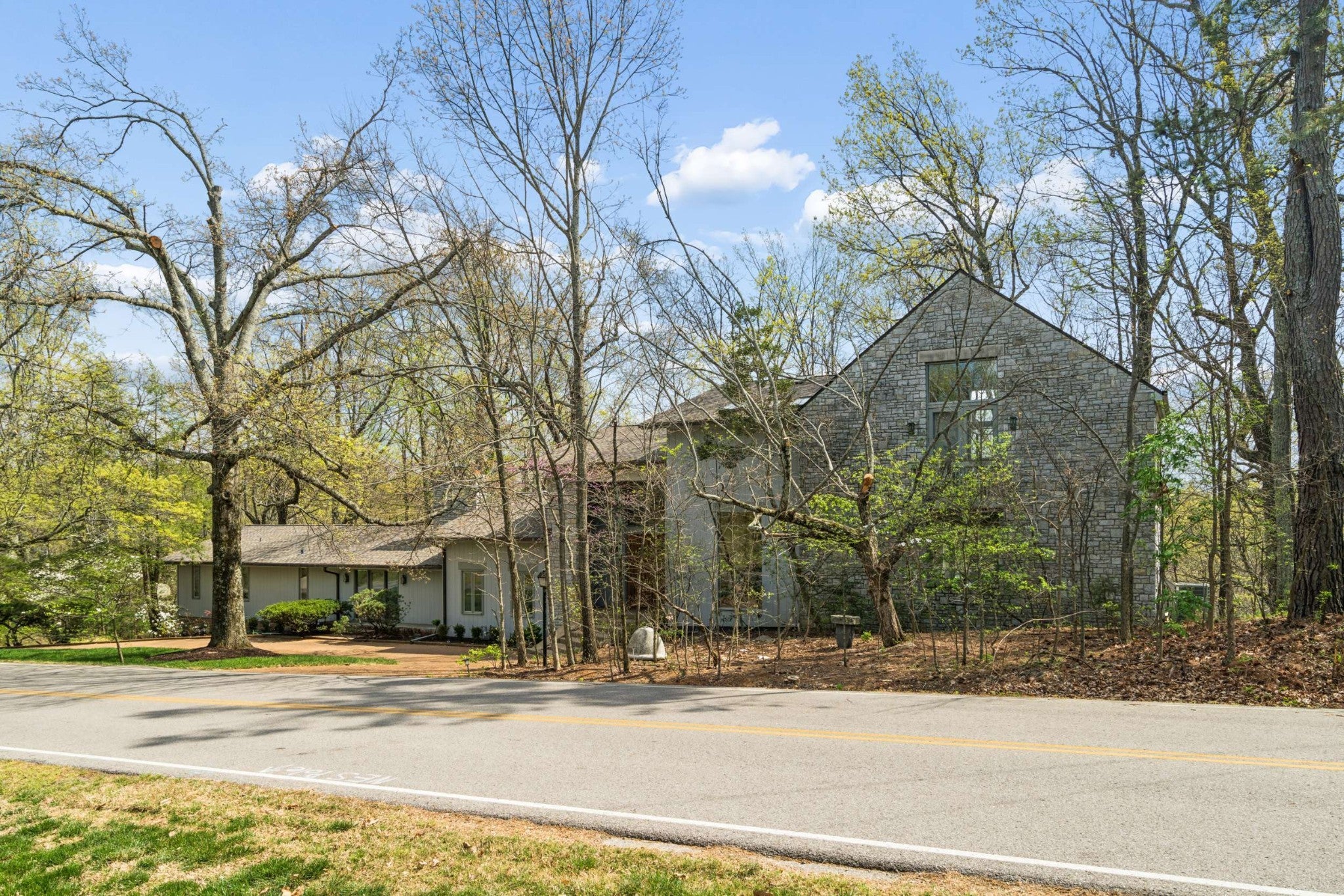 5870 Fredricksburg Dr