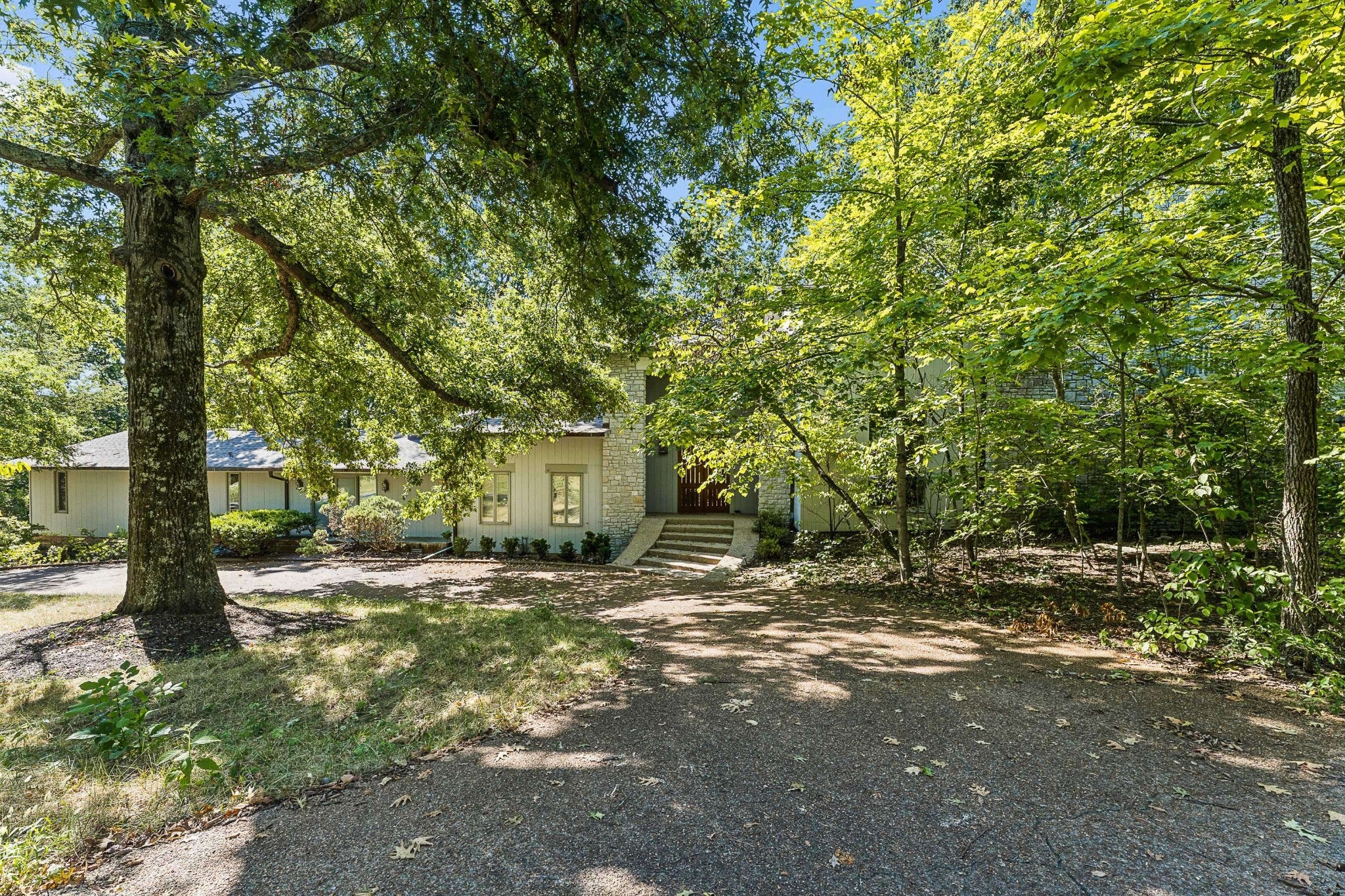 5870 Fredricksburg Dr