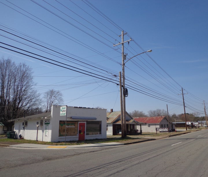 Photo 1 of 14 — 918 E Main St, Waverly, TN 37185